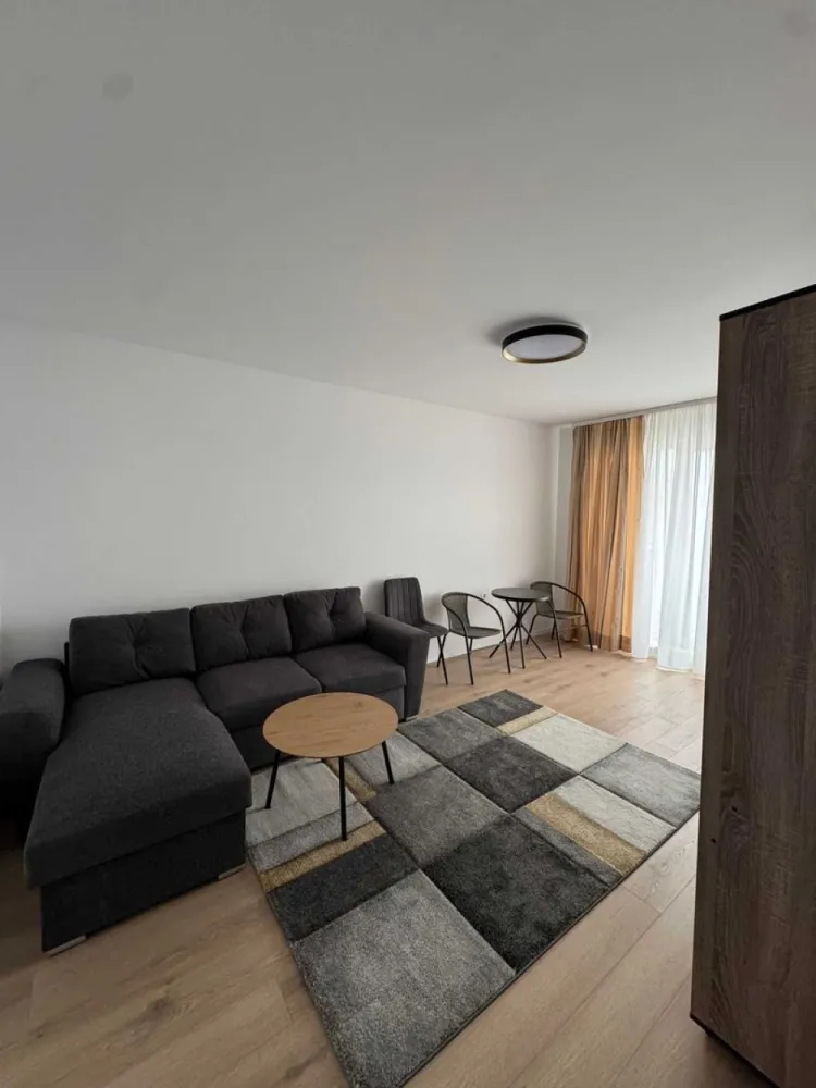 Maurer | Garaj subteran inclus | 2 camere | etaj intermediar - Mentionati ID-ul proprietatii cand apelati: CP3164904
Contact ⓪⑦②⑥ ②②③ ⑧⑧⑥ Sebastian

Apartament 2 camere cu parcare în garaj – Maurer Residence

Oferim spre închiriere un apartament modern cu 2 camere, situat în complexul Maurer Residence din Târgu Mureș, la etajul 5 al unui imobil modern.

Apartamentul are o suprafață utilă de 56 mp, este complet mobilat și utilat, fiind pregătit pentru mutare imediată. În preț este inclus și un loc de parcare în garajul interior.

-- 2 camere
-- 56 mp utili
-- Etaj 5
-- Complet mobilat și utilat
-- Loc de parcare în garaj interior inclus
-- Complex rezidențial modern
-- Zonă liniștită și bine dezvoltată
-- Aproape de magazine, restaurante și alte facilități

Apartamentul reprezintă o alegere excelentă pentru persoanele care își doresc confort, siguranță și acces rapid către punctele de interes ale orașului.

Pentru mai multe informații sau programarea unei vizionări, vă stăm la dispoziție.

Comision agenție: 50% din valoarea primei chirii

Contact ⓪⑦②⑥ ②②③ ⑧⑧⑥ Sebastian