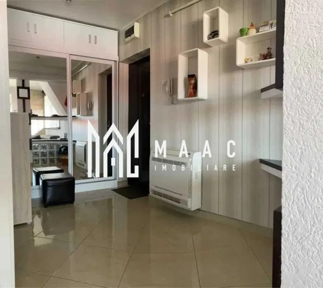 Apartament 2 Camere I Decomandat I Lift I Strand - Vă propunem spre închiriere un apartament cu 2 camere decomandate, situat la etajul 5 al unui imobil dotat cu lift, în cartierul Ștrand, una dintre cele mai apreciate zone rezidențiale din Sibiu.

Locuința este complet mobilată și utilată, fiind pregătită pentru mutare imediată. Compartimentarea decomandată oferă confort și intimitate, iar aerul condiționat asigură un climat optim pe tot parcursul anului.

Caracteristici:
2 camere decomandate
Etaj 5
Imobil dotat cu lift
Aer condiționat
Complet mobilat și utilat
Compartimentare practică și eficientă
Disponibil imediat
Avantaje:
Zonă foarte căutată și bine cotată
Acces rapid către centrul orașului
Aproape de magazine, farmacii, școli și mijloace de transport
Ideal pentru un cuplu sau o persoană activă
Mutare imediată, fără investiții suplimentare
Se închiriază pe termen lung
Localizare:
Cartier Ștrand
Zonă liniștită, cu numeroase spații verzi și facilități în apropiere

Un apartament confortabil și bine poziționat, ideal pentru cei care își doresc o locuință modernă într-unul dintre cele mai apreciate cartiere ale Sibiului.

Pentru informati si vizionari: CP3164873
