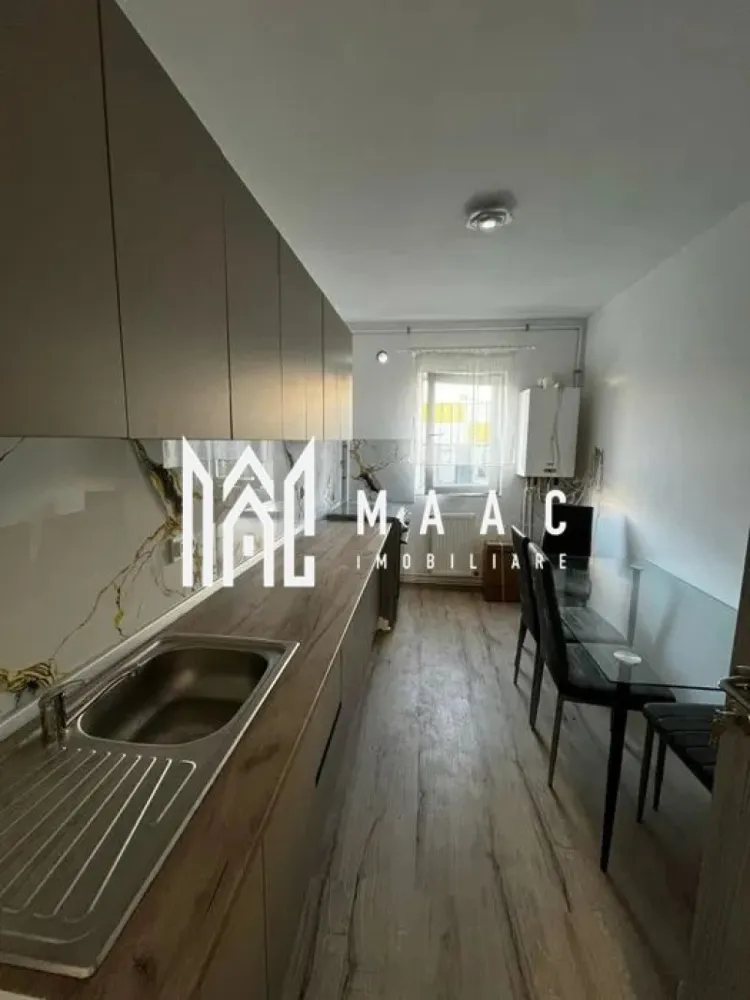Apartament 4 Camere I Decomandat I Etaj 2 I Vasile Aaron - Vă propunem spre închiriere un apartament spațios cu 4 camere decomandate, situat în cartierul Vasile Aaron, o zonă apreciată pentru accesibilitate, numeroasele facilități din apropiere și conexiunea rapidă către toate zonele orașului.

Locuința este complet mobilată și utilată, oferind spațiul ideal pentru o familie numeroasă sau pentru persoane care își doresc confort și funcționalitate.

Caracteristici:
4 camere decomandate
2 băi
Balcon
Pivniță
Complet mobilat și utilat
Compartimentare practică și eficientă
Disponibil imediat
Avantaje:
Spațiu generos, ideal pentru familie
Se închiriază pe termen lung
Zonă cu acces rapid către școli, grădinițe și magazine
Stații de transport public în apropiere
Numeroase locuri de parcare în zonă
Mutare imediată, fără investiții suplimentare
Localizare:
Cartier Vasile Aaron
Aproape de centre comerciale, farmacii, piețe și alte puncte de interes

Un apartament generos și bine compartimentat, pregătit pentru noii chiriași, într-o zonă cu toate facilitățile necesare unui stil de viață confortabil.

Pentru informati si vizionari: CP3162417