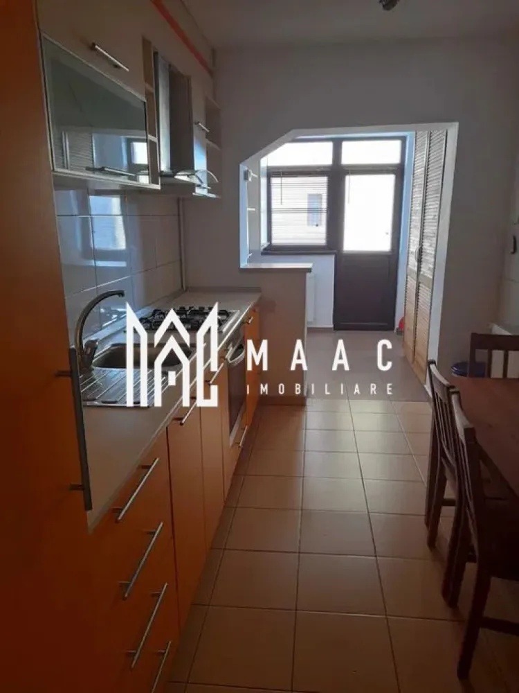 Apartament 2 Camere I Decomandat I Etaj 1 I Brana-Selimbar - Vă prezentăm spre vânzare un apartament cu 2 camere decomandate, situat la etajul 1 din 3 al unui imobil modern din zona Brana Șelimbăr, una dintre cele mai căutate zone rezidențiale, apreciată pentru liniște, accesibilitate și dezvoltarea continuă a cartierului.

Locuința este complet mobilată și utilată, fiind pregătită pentru mutare imediată sau pentru achiziție în scop investițional. Compartimentarea decomandată oferă un plus de confort și funcționalitate, iar balconul completează perfect spațiul de locuit.

Avantaje:

2 camere decomandate
Etaj 1 din 3
Complet mobilat și utilat
Balcon
Disponibil imediat
Zonă liniștită și bine conectată
Ideal pentru locuință proprie sau investiție
Acces facil către magazine, mijloace de transport, școli și alte puncte de interes

Apartamentul reprezintă o oportunitate excelentă pentru cei care își doresc o locuință confortabilă într-o zonă modernă și în plină dezvoltare. Pentru mai multe informații sau pentru programarea unei vizionări, vă stăm la dispoziție.

Pentru informati si vizionari: CP3161637