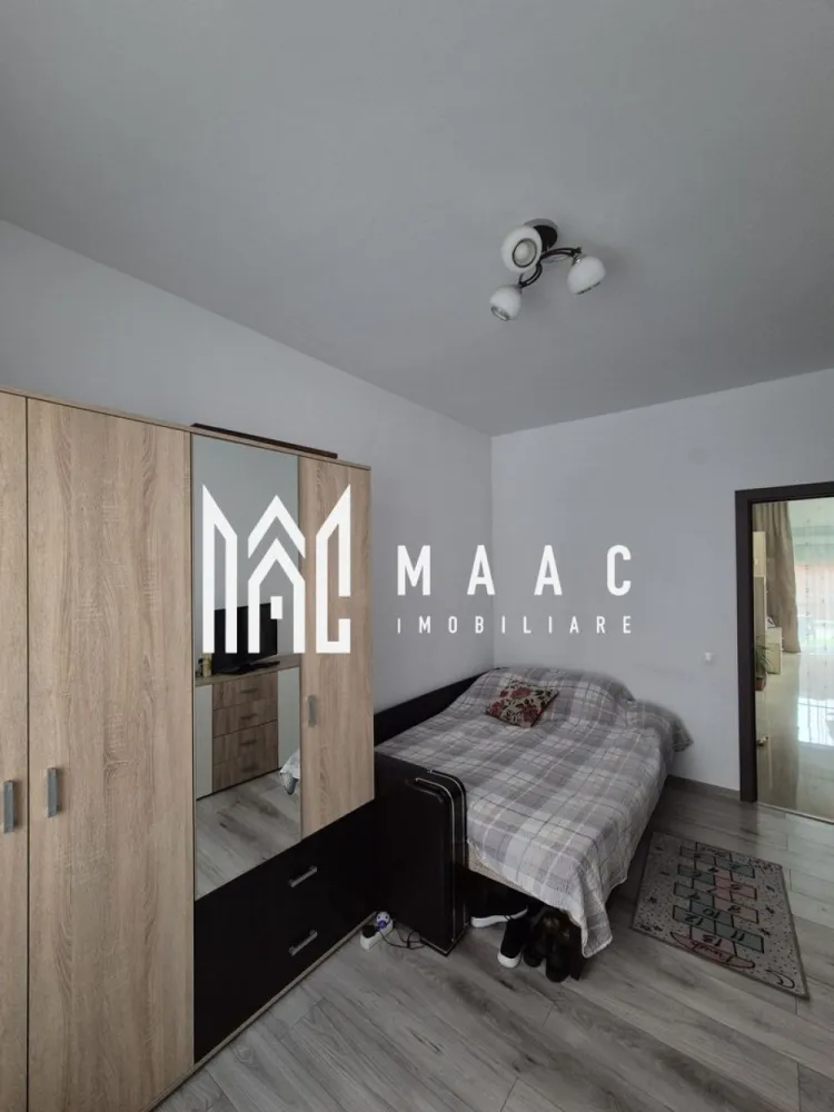 Apartament 3 Camere | Curte 37 MP | Cartierul Arhitecților - MAAC Imobiliare vă propune spre vânzare un apartament modern cu 3 camere, situat în Cartierul Arhitecților.

Caracteristici principale:
Suprafață utilă: 73 mp
Curte proprie: 37 mp
Loc de parcare inclus
Încălzire în pardoseală
Aer condiționat
Se vinde complet mobilat

Compartimentare:
Livingcu acces direct pe terasă
2 dormitoare
Bucătărie separată cu acces către terasă
2 băi
Cămară pentru depozitare în bucătărie
Debara amplasată în curte

Localizare
Apartamentul este amplasat într-o zonă liniștită din Cartierul Arhitecților, cu acces rapid către Sibiu, centre comerciale, școli, grădinițe, farmacii și mijloace de transport.

Pentru mai multe detalii și programarea unei vizionări, vă rugăm să contactați echipa MAAC Imobiliare și să menționați ID-ul proprietății: CP3125056.