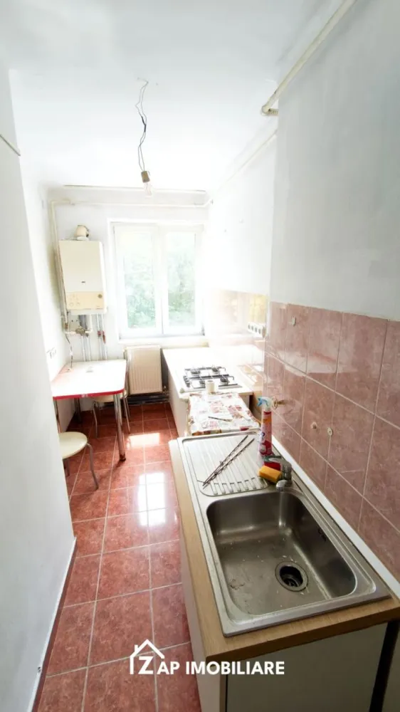 Zona Moca - Etaj 2 - Apt 2 camere - lângă Topmed și Nova Vita - Mentionati ID-ul proprietatii cand apelati: CP3165359
Contact ⓪⑦②⑥ ②②③ ⑧⑧⑥ Sebastian

Apartament 2 camere decomandat, zona Moca – lângă Topmed și Nova Vita

Vă prezentăm un apartament cu 2 camere decomandat ( se intra separat in fiecare camera ) , situat într-o zonă apreciată din Târgu Mureș, în cartierul Moca, la doar câteva minute de Topmed, Nova Vita, Kaufland și Lidl.

-- 2 camere
-- pivnita mare la subsol - 9 mp 
-- 45 mp utili
-- Compartimentare decomandată
-- Etaj 2
-- An construcție 1970
-- Zonă liniștită și bine conectată
-- Aproape de clinici medicale, magazine și mijloace de transport

Apartamentul beneficiază de o compartimentare practică, fiind potrivit atât pentru locuit, cât și pentru investiție.

Pentru mai multe informații sau programarea unei vizionări, vă rugăm să ne contactați.

Comision Agentie ZERO

Contact ⓪⑦②⑥ ②②③ ⑧⑧⑥ Sebastian