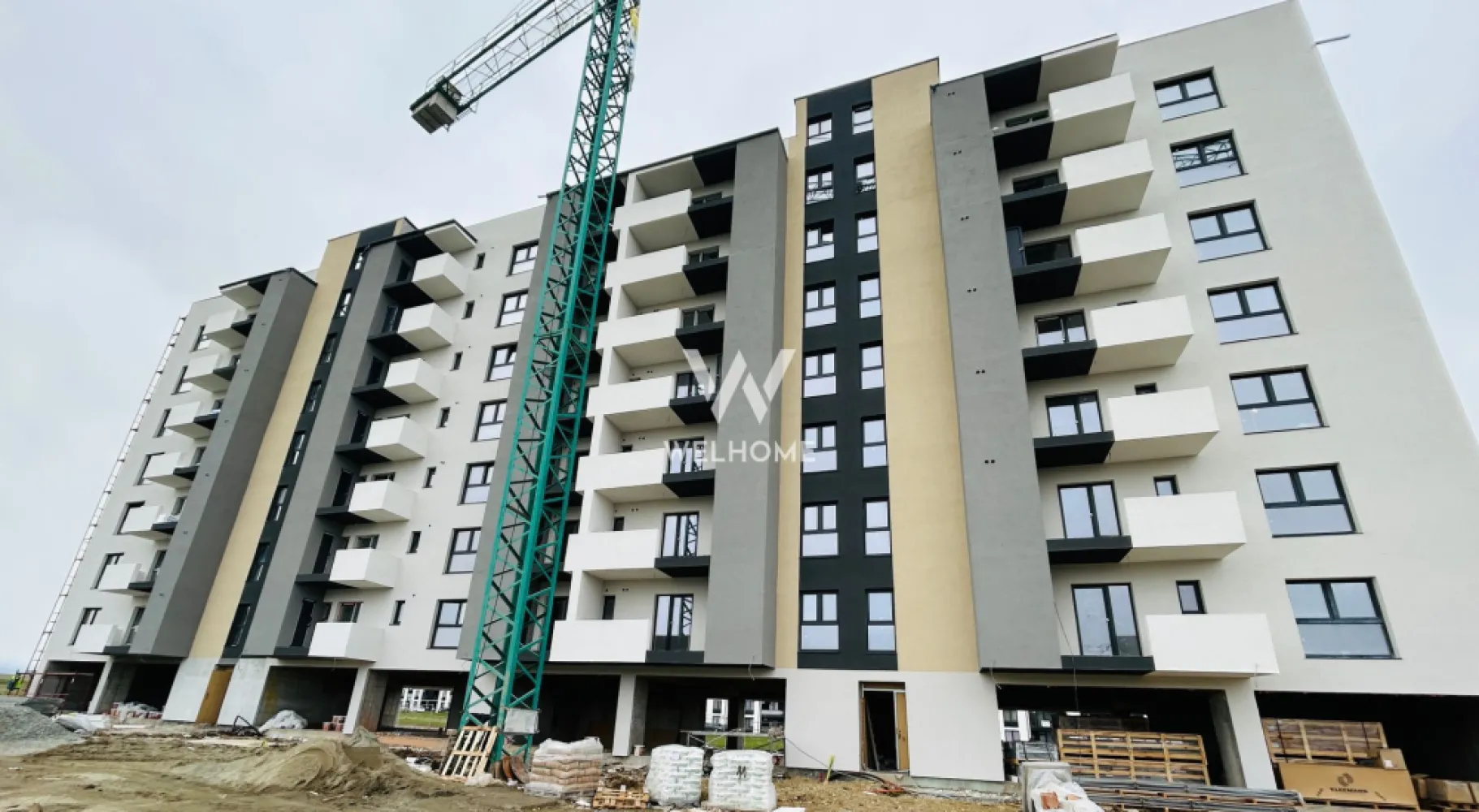Apartament 2 dormitoare cu avans doar 5% - zona Doamna Stanca - Sibiu - Proiect nou in faza de constructie
Primele preturi listate
Dezvoltator cu o experienta de 15 ani pe piata
Loc de parcare suprateran (optional subteran) si spatiu depozitare pentru fiecare apartament inclus in pret
Termen receptie: 2028
Locatie: Zona Shopping City Sibiu

Apartament 2 camere cu predare La Alb (optional La Cheie).
Compartimentare: hol, dormitor, living cu bucatarie, baie cu geam, balcon, spatiu pentru depozitare

Alte puncte forte:
*Bloc modern D+P+6
*Incalzire in pardoseala
*Lift pentru 6 persoane
*Parcari pentru vizitatori
*Zona comerciala si de interes
*Spatiu amenajat pentru biciclete
*Vedere panoramica

Pret: 
*pentru etaj: parter - et.3, 99 500 Euro TVA Inclus predare la stadiu interior La Alb. 
*pentru etaj: 4 - 6, 89 000 Euro TVA Inclus predare la stadiu interior La Alb. 
Optional pentru finisaje de interior +3000euro.