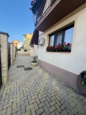 EXCLUSIVITATE – Vila eleganta, complet mobilata, aproape de Parcul Sub Arini – 793.000 euro