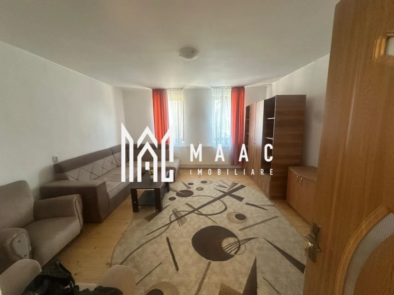 CASA INDIVIDUALA I 5 CAMERE I AVRIG - Maac Imobiliare ofera spre vanzare casa compusa din doua corpuri de cladire:

Corpul 1:
- 2 camere
- bucatarie 
- baie

Corpul 2:
- 2 camere
- baie

Imobilul este situat in Avrig, intr-o zona linistita, fiind potrivita atat pentru locuit, cat si pentru investitie.
Disponibila imediat.

Pentru mai multe detalii sau programarea unei vizionari anuntati telefonic CP3164322