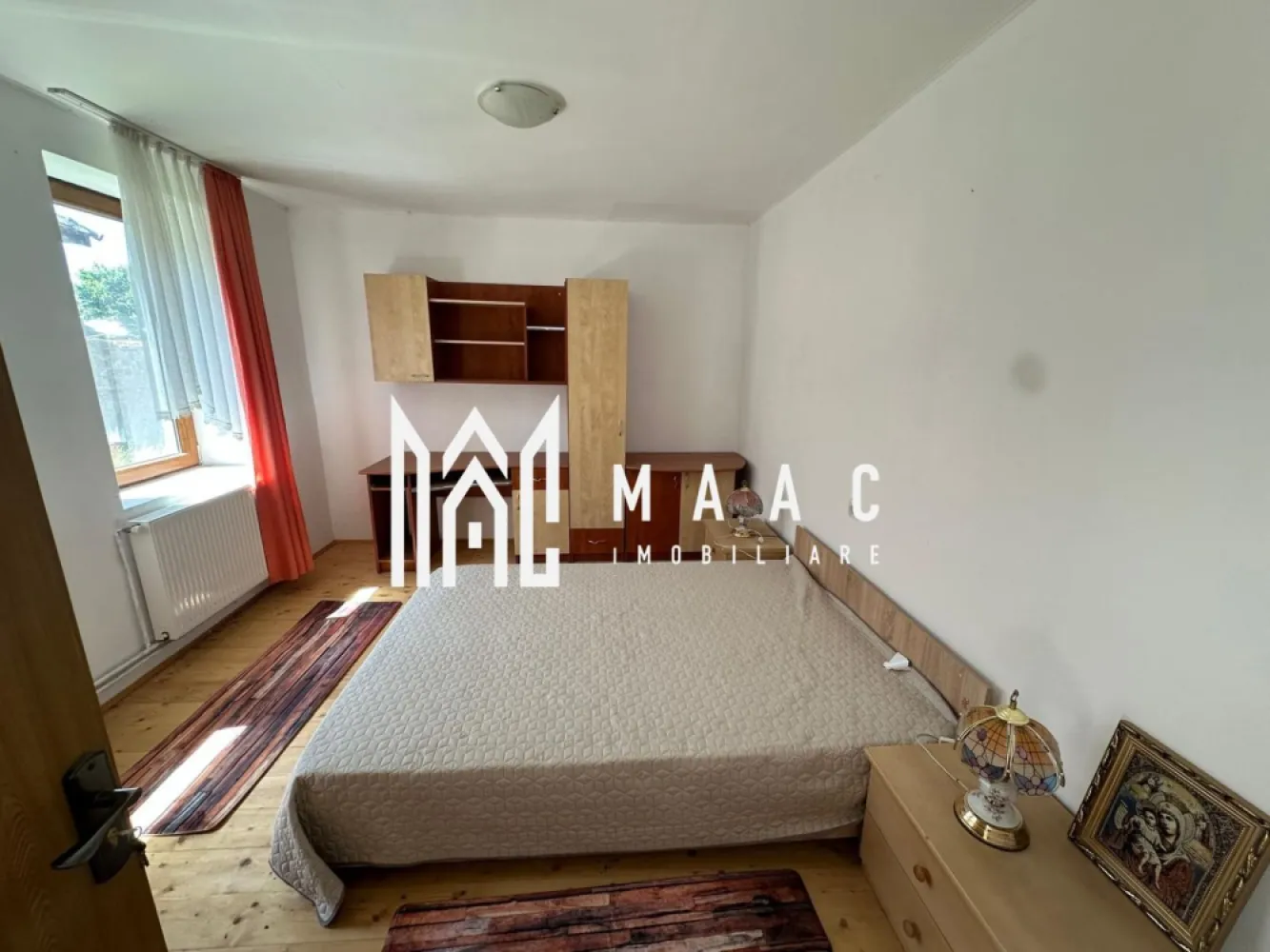 CASA INDIVIDUALA I 5 CAMERE I AVRIG - Maac Imobiliare ofera spre vanzare casa compusa din doua corpuri de cladire:

Corpul 1:
- 2 camere
- bucatarie 
- baie

Corpul 2:
- 2 camere
- baie

Imobilul este situat in Avrig, intr-o zona linistita, fiind potrivita atat pentru locuit, cat si pentru investitie.
Disponibila imediat.

Pentru mai multe detalii sau programarea unei vizionari anuntati telefonic CP3164322