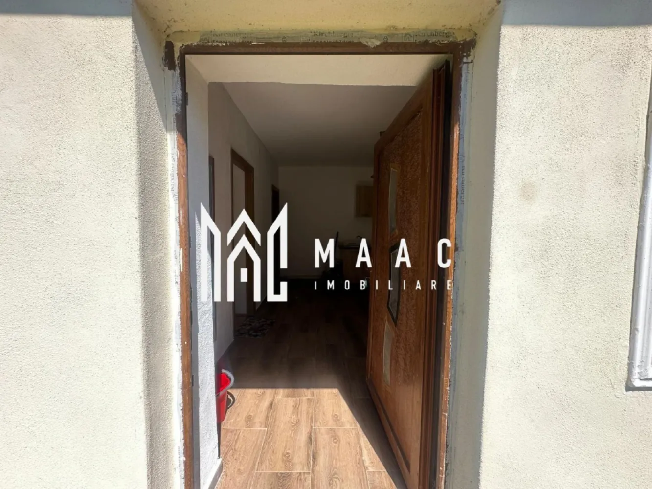 CASA INDIVIDUALA I 5 CAMERE I AVRIG - Maac Imobiliare ofera spre vanzare casa compusa din doua corpuri de cladire:

Corpul 1:
- 2 camere
- bucatarie 
- baie

Corpul 2:
- 2 camere
- baie

Imobilul este situat in Avrig, intr-o zona linistita, fiind potrivita atat pentru locuit, cat si pentru investitie.
Disponibila imediat.

Pentru mai multe detalii sau programarea unei vizionari anuntati telefonic CP3164322