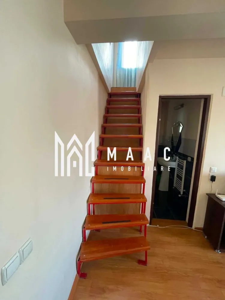 Apartament 2 camere | Centru | 54.4 mpu | - MAAC Imobiliare vă propune spre vânzare un apartament modern tip duplex, situat ultracentral, pe strada Regina Maria, vis-a-vis de L'Accademia Del Gusto. Amplasat într-o zonă liniștită, la doar câteva minute de principalele puncte de interes ale orașului, acest apartament reprezintă alegerea ideală atât pentru locuit, cât și pentru investiție.
Caracteristici:
Apartament cu 2 camere, tip duplex
Suprafață utilă: 54,40 mp
Situat în zona centrală a municipiului Râmnicu Vâlcea
La aproximativ 5 minute de mers pe jos de centrul orașului și Piața Centrală
La aproximativ 3 minute de Gara Râmnicu Vâlcea
Se vinde complet mobilat și utilat
Disponibil imediat
Compartimentare:
Primul nivel:
Living open-space
Bucătărie
Baie
Balcon
Etaj:
Dormitor spațios
Dotări:
Centrală termică proprie
Aer condiționat
Mobilier complet
Electrocasnice incluse
Apartament pregătit pentru mutare imediată
Avantaje:
Poziționare excelentă într-o zonă centrală și liniștită
Acces rapid către magazine, restaurante, instituții și mijloace de transport
Compartimentare modernă și eficientă pe două niveluri
Ideal pentru locuință proprie sau investiție în vederea închirierii
Locuință foarte bine întreținută
Nu s-a fumat în interior
Această proprietate îmbină perfect confortul unei locuințe moderne cu avantajele unei poziționări ultracentrale, oferind viitorilor proprietari un spațiu primitor și gata de utilizare.
Pentru mai multe informații și programarea unei vizionări, echipa MAAC Imobiliare vă stă la dispoziție. Id 3161213