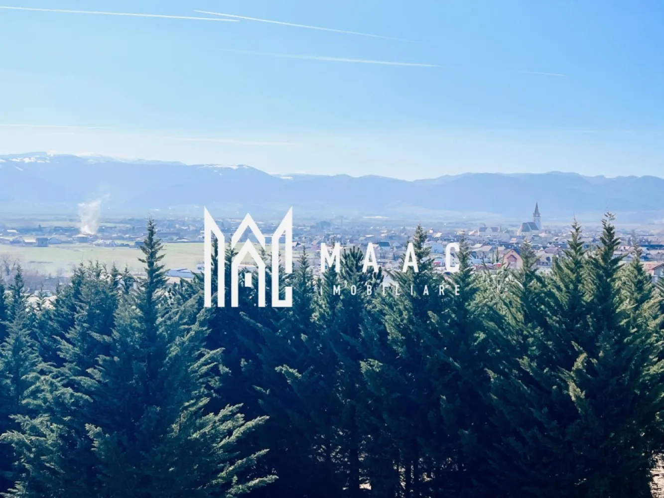 Apartament 3 camere | 75,71 MPU | Finisaje premium - MAAC Imobiliare vă oferă spre vânzare un penthouse exclusivist cu 3 camere.

Caracteristici:
Suprafață utilă totala: 75,71mp.
Balcon: 12.84 mp.
Etaj: 1 din 2.
Orientare sudică, cu lumină naturală pe tot parcursul zilei.

Compartimentare și spații 
Bucătărie integrată armonios în zona de zi.
Două dormitoare bine proporționate.
Dressing dedicat.
Două băi, dintre care una cu geam pentru aerisire naturală.

Dotări și finisaje:
Încălzire în pardoseală.
Jaluzele electrice.
Terasa este prevăzută cu sticlă securizată și sistem de captare a apelor pluviale.
Izolație cu vată bazaltică.
Casa scării finisată cu granit.
Predare la stadiul finisat la alb cu posibilitate de predare la cheie.
Loc de parcare inclus.

Avantaje și priveliște:
Multă lumină naturală și vedere spectaculoasă către munți.

Avantaje ale ansamblului rezidențial:
Ocupare teritorială eficientă, cu aproximativ 45% spații verzi.
Fațade finisate cu larice siberian și piatră naturală.
Locuri de joacă amenajate.
Acces facil, fără ambuteiaje rutiere, cu patru căi de acces către ansamblu.

Achiziție
Locuința poate fi achiziționată atât din surse proprii, cât și prin credit bancar.
Pentru mai multe detalii precizati telefonic ca ati vazut anuntul cu ID: CP3151302