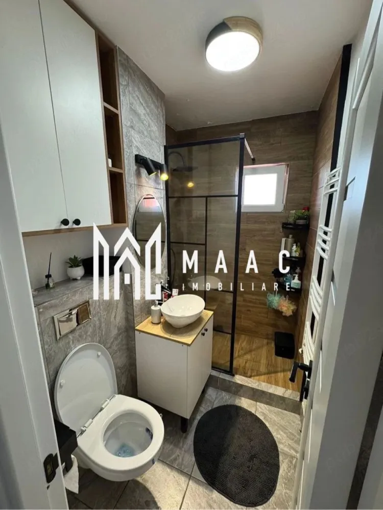 Apartament 3 Camere | 63 MPU | Etaj 9 | Vasile Aaron - MAAC Imobiliare vă propune spre vânzare un apartament modern cu 3 camere decomandate, complet renovat.

Caracteristici principale:
Suprafață utilă: 63 mp
Balcon: 3 mp
Boxă la subsol: 5 mp
Compartimentare decomandată
Se vinde complet mobilat și utilat
Disponibil pentru mutare imediată

Compartimentare:
Living
2 dormitoare
Bucătărie
Baie
Debara pentru depozitare
Balcon

Dotări și îmbunătățiri:
Instalație electrică complet schimbată
Instalație termică complet schimbată

Localizare
Amplasat într-o zonă liniștită, cu acces facil către magazine, școli, mijloace de transport și alte puncte de interes, apartamentul oferă toate avantajele unei locuințe confortabile și bine poziționate.

Pentru mai multe detalii și programarea unei vizionări, vă rugăm să contactați echipa MAAC Imobiliare și să menționați ID-ul proprietății: CP3147681.
