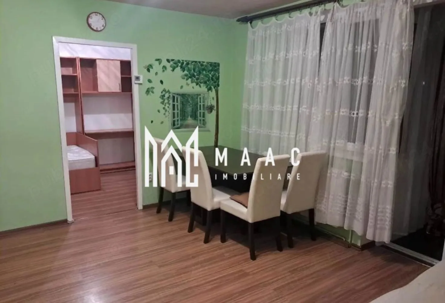 Apartament 2 Camere I Mobilat I Zona Cedonia - Se oferă spre vânzare apartament cu 2 camere confort 2, situat la etajul 4 din 4 al unui imobil amplasat în zona Cedonia, una dintre cele mai accesibile și bine conectate zone ale orașului.

Locuința este complet mobilată și utilată, fiind disponibilă imediat și ideală atât pentru locuire proprie, cât și pentru investiție.

Caracteristici:
2 camere
Etaj 4 din 4
Centrală termică proprie
Geamuri termopan
Balon închis cu termopan
Gresie, faianță și parchet
Complet mobilat și utilat
Apartament liber, disponibil imediat

Avantaje:
Zonă foarte bine conectată
Aproape de magazine, școli, transport public și alte facilități
Ideal pentru investiție sau locuință proprie
Costuri eficiente de întreținere
Mutare rapidă, fără investiții suplimentare

Localizare:
Zona Cedonia
Cartier apreciat pentru accesibilitate și facilitățile din apropiere

Un apartament practic și bine întreținut, situat într-o zonă foarte căutată, potrivit pentru cei care își doresc confort și acces rapid către toate punctele importante ale orașului.

Pentru informati si vizionari: CP3081132