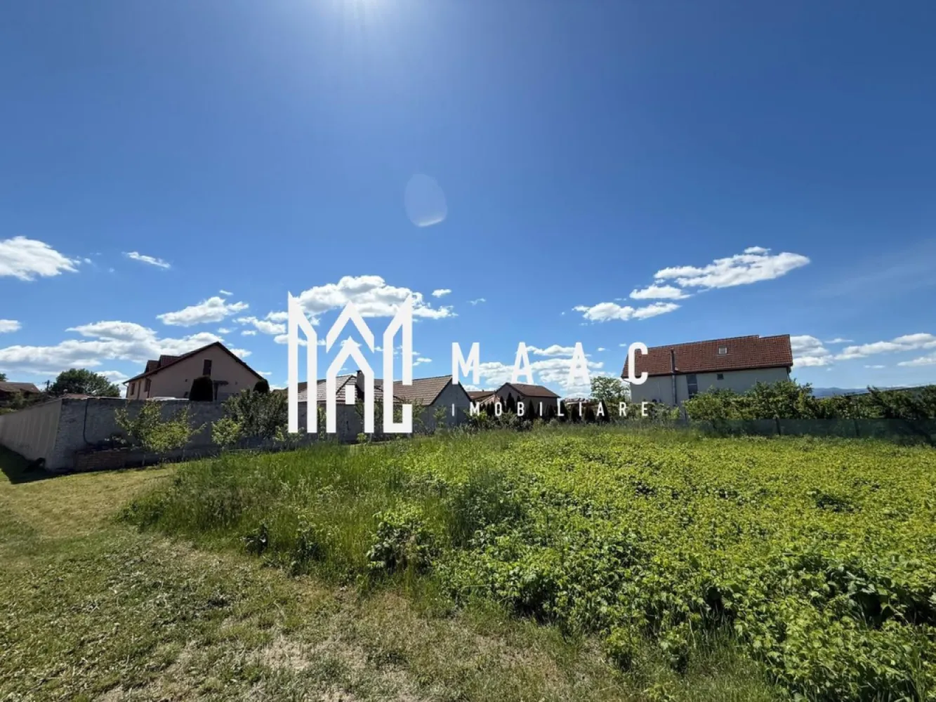Teren de casa | Intravilan | PUZ | Utilitati | SIBIU - MAAC Imobiliare propune atentiei dumneavoastra un teren intravilan pretabil pentru constructii intr-o zona deosebita, cu potential, din Sibiu (Calea Surii Mari - cartierul Marmelada).

Regim de inaltime: P+E+M , S+P+1+M, S+P+1+R, S+D+P+M, S+D+P+R.

Terenul este drept, fara diferenta de elevatie. 

Pentru mai multe detalii specificati: CP2881989
