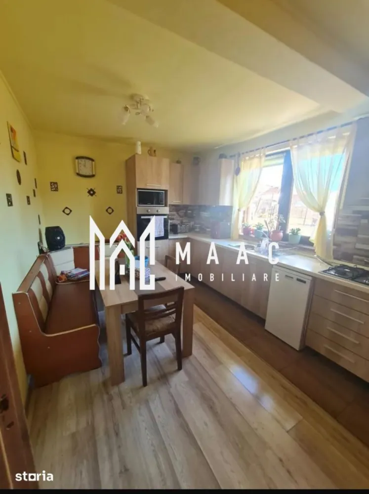 Casa | 3 camere | Teren 151 MP | Mobilata | Sura Mare - MAAC Imobiliare vă propune spre vânzare un duplex elegant, amplasat într-o zonă liniștită din Șura Mare, pe stradă privată, ideal pentru familiile care își doresc confort, intimitate și acces rapid către Sibiu.

Caracteristici:
Suprafață utilă: 90 mp
Teren în proprietate: 151 mp
Regim de înălțime: Parter + Etaj
Curte proprie amenajată
Acces auto în proprietate
Se vinde complet mobilat și utilat
Disponibil pentru mutare imediată

Compartimentare:
Parter:
Hol de acces 
Living
Bucătărie separata complet mobilată și utilată
Cămară / spațiu tehnic pentru centrala termică
Baie de serviciu

Etaj:
Hol cu acces către balcon
Dormitor matrimonial prevăzut cu dressing
Al doilea dormitor 
Baie complet utilată

Dotări și beneficii:
Mobilier și electrocasnice incluse
Compartimentare practică și funcțională
Spații de depozitare
Zonă rezidențială liniștită, cu trafic redus

Localizare și avantaje:
Situat pe stradă privată în Șura Mare
Acces rapid către municipiul Sibiu
Aproape de școală și grădiniță
Magazine și servicii în proximitate
Stație de autobuz la distanță mică
Zonă ideală pentru familii și pentru un stil de viață liniștit

Pentru mai multe detalii, specificati ca ati vazut ID: CP3130506