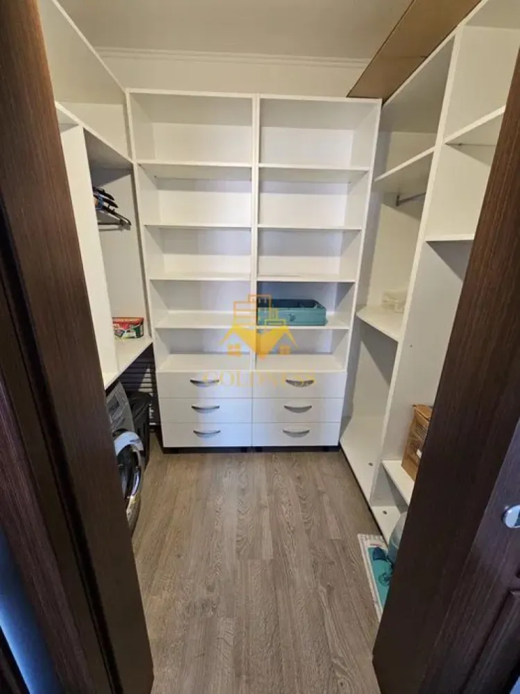 2 camere, modern, bloc nou, parcare, Zorilor Zona UMF, Obserbatorului - GOLDNESS Imobiliare vă propune spre închiriere un apartament cu 2 camere complet mobilat și utilat, la etajul 4 într-un imobil de 4 etaje, în Cartierul Zorilor.

Se află în apropierea stațiilor de transport în comun, magazine, restaurante, spații verzi, farmacii, etc. 

Apartamentul este compartimentat astfel:
 - dormitor cu pat matrimonial, noptiere, biblioteca, comoda TV
 - living cu bucatarie open space complet utilată și mobilată, canapea extensibilă, loc de servit masa, dulap pentru haine si cuier
 - baie cu cabina de dus, calorifer port prosop și dulap pentru depozitare.
 - terasa de 10 mp.

Imobilul este dotat cu toate cele necesare- centrală proprie, frigider, aragaz, hotă, mașină de spălat haine, etc. 

Dacă sunteți interesați de acest apartament și doriți să îl vizionați, dar și pentru alte oferte nu ezitați să ne contactați telefonic sau prin e-mail. Vă stăm la dispoziție!
Pentru intermediere se percepe un comision de 50% din prețul chiriei!