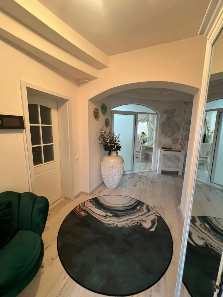 EXCLUSIVITATE – Vila eleganta, complet mobilata, aproape de Parcul Sub Arini – 793.000 euro
