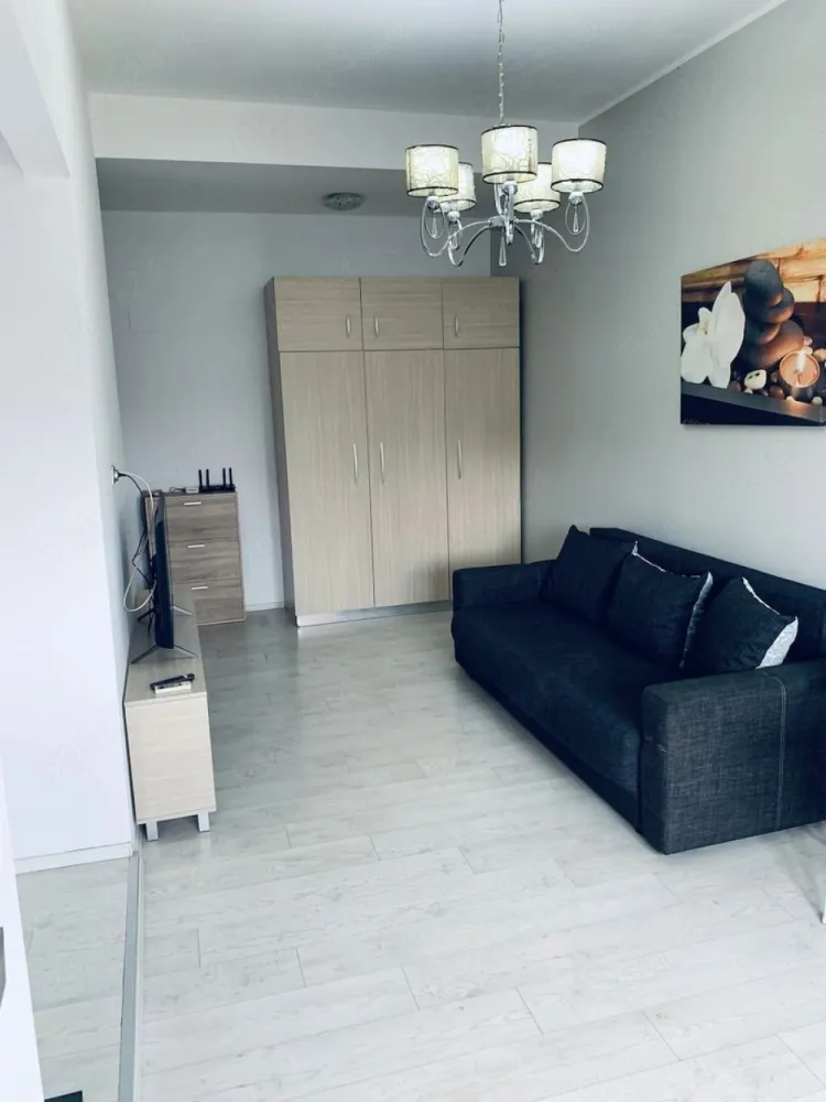 De inchiriat apartament cu o camera Centru, 280 euro - Se ofera spre inchiriere apartament cu o camera, etaj 4/4, situat în zona Centru, într-o locație foarte bună, aproape de magazine și mijloace de transport.
Apartamentul este complet mobilat și utilat, oferind tot confortul necesar pentru mutare imediată. Locuința este luminoasă, bine întreținută și potrivită pentru un cuplu, o familie sau persoane care doresc acces rapid la principalele puncte de interes din oraș.
Preț: 280 €/lună
Garantie returnabila 280 euro.
Se percepe comision de tranzactionare.
Pentru mai multe informații sau pentru programarea unei vizionări, vă rog să mă contactați 0741.030.291 Marilena, Agentia imobiliara Mag Invest.
Disponibil imediat!