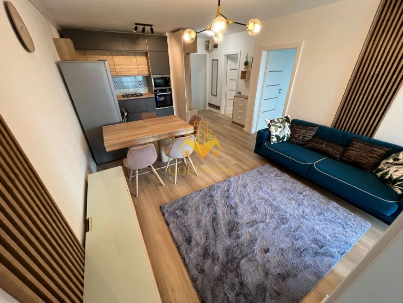 3 camere, modern, totul nou, parcare, Zorilor, zona Frunzisului, Lidl - GOLDNESS Imobiliare vă propune spre închiriere un apartament cu 3 camere complet mobilat și utilat, la etajul 14 într-un imobil de 15 etaje, în cartierul Zorilor. Apartamentul este compartimentat astfel:
 - dormitor cu pat matrimonial, dressing, noptiere
 - al 2 lea dormitor se mobileaza la cerere
 - living cu bucatarie open-space complet utilată, canapea extensibla, loc de servit masa 
 - baie cu cabina de dus, calorifer port prosop inox și dulap pentru depozitare.
 - terasa de 8mp.

Imobilul este dotat cu toate cele necesare- centrală proprie, mașină de spălat haine, frigider, plită electrică, hotă, TV, etc. 
Se află în apropierea stațiilor de transport în comun, magazine, restaurante, spații verzi, farmacii, etc. 
Parcare subterana 50E

Dacă sunteți interesați de acest apartament și doriți să îl vizionați, dar și pentru alte oferte sau detalii nu ezitați să ne contactați telefonic sau prin e-mail - goldnessimobiliare@gmail.com. Vă stăm la dispoziție!
Pentru intermediere se percepe un comision de 50% din prețul chiriei!