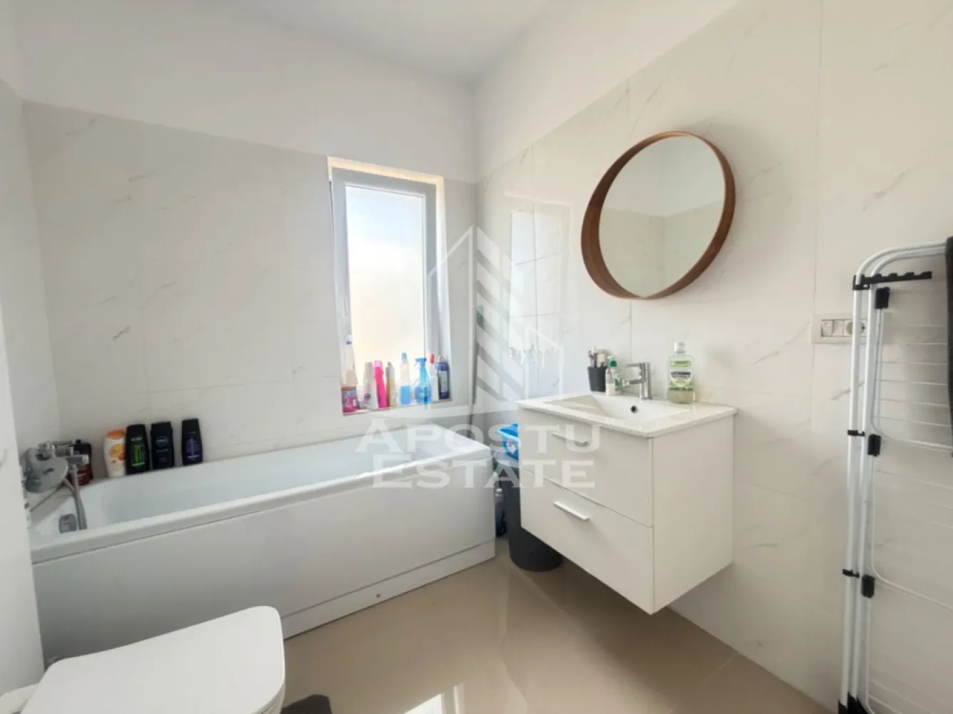Apartament cu 2 camere, 2 locuri de parcare, etajul 1, in Dumbravita - APOSTU ESTATE are placerea de a va oferi spre vanzare un apartament cu 2 camere, cu o suprafata utila de 52 mp, beneficiind de balcon si 2 locuri de parcare.
compartimentare:
-bucatarie open space;
-dormitor cu pat matrimonial;
-living cu iesire pe balcon.

Apartamentul se vinde mobilat.
Terasa de 7,7mp
Zona exclusivista, retrasa, cu acces rapid spre oras

Agentia imobiliara Apostu Estate va ofera consultanta si solutii financiare prin colaboratorii nostri.

Va invitam cu drag la o vizionare!
ID Intern: CP3168665!