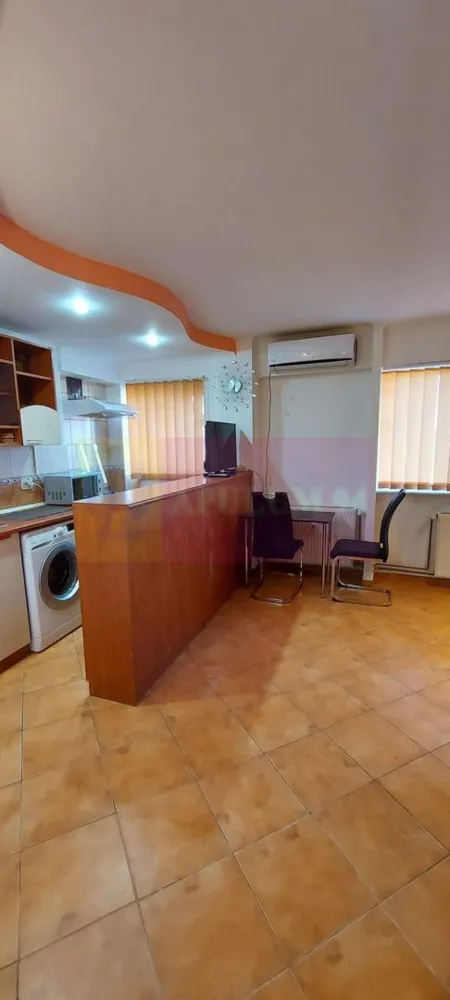 Garsoniera Rahova- Barca. - Compania imobiliara Apulum 94 va propune o garsoniera situata in Cartierul Rahova, pe strada Barca. Imobilul este mixt, construit in 1984 si este reabilitat termica. 
Garsoniera este la etajul 7/8. Are o suprafata utila de 25 mp la care se adauga balconul. 
Este modificata in interior cu bucataria open space cu camera. 
Este renovata in interior, cu instalatii schimbate, gresie, faianta, termopan , contoare radio la apa, repartitoare. 
Garsoniera este libera si se poate preda imediat. 
Zona este usorb accesibila, apropiata de mijloacele de tansport, gradinita, scoala, piata, hypermarket. 
Pentru vizionare si mai multe detalii nu ezitati sa ma contactati pe nr 0733683446- Laura Ionescu.