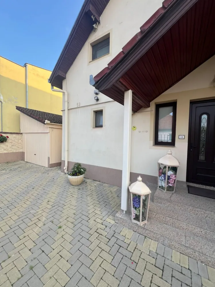 EXCLUSIVITATE – Vila eleganta, complet mobilata, aproape de Parcul Sub Arini – 793.000 euro