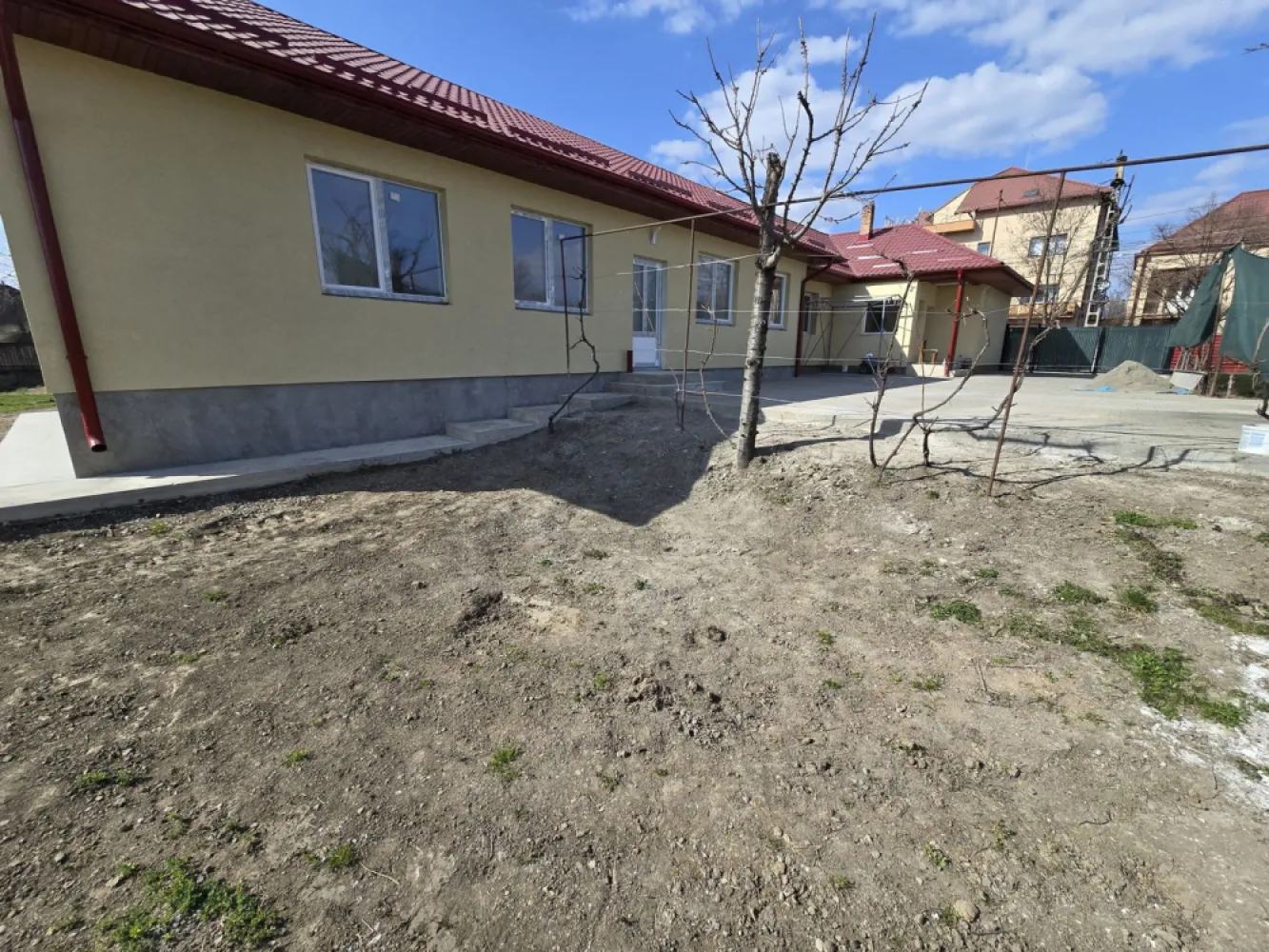Casa 3 camere, renovată,90 mp, 3500 mp teren, cartier Unirii - Contact 0774048706 Bogdan
De închiriat casă, singur în curte, 2 camere recent renovată,situată în cartierul Unirii suprafața utilă de 90 mp amplasată pe un teren cu suprafață de 500 mp.
Compartimentare:
- 1 bucătărie, 1 baie, 2 dormitoare, 1 hol, 
Detalii:
- centrală termică, calorifere, geamuri termopan
Casa se închiriază mobilată și utilată la prețul de 650 Euro negociabil.
Comisionul perceput este de 50% din valoarea primei chirii si se plateste o singura data in momentul semnarii contractului de inchiriere.
Contact 0774048706 Bogdan
Acest anunț nu corespunde cerințelor tale? Sună la numărul afișat în anunț și unul dintre agenții noștri te va ajuta cu alte oferte personalizate în funcție de cerințele tale.