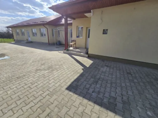 Casa 3 camere, renovată,90 mp, 3500 mp teren, cartier Unirii