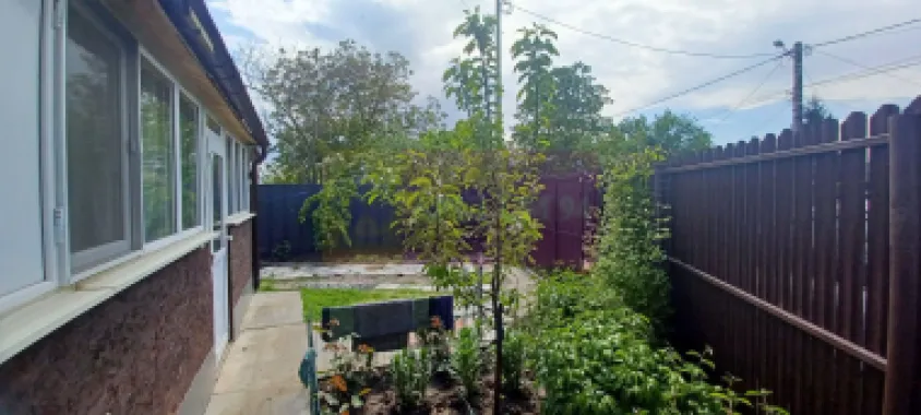 Săbăreni, casă 2 camere, baie, bucătărie, terasă, magazie