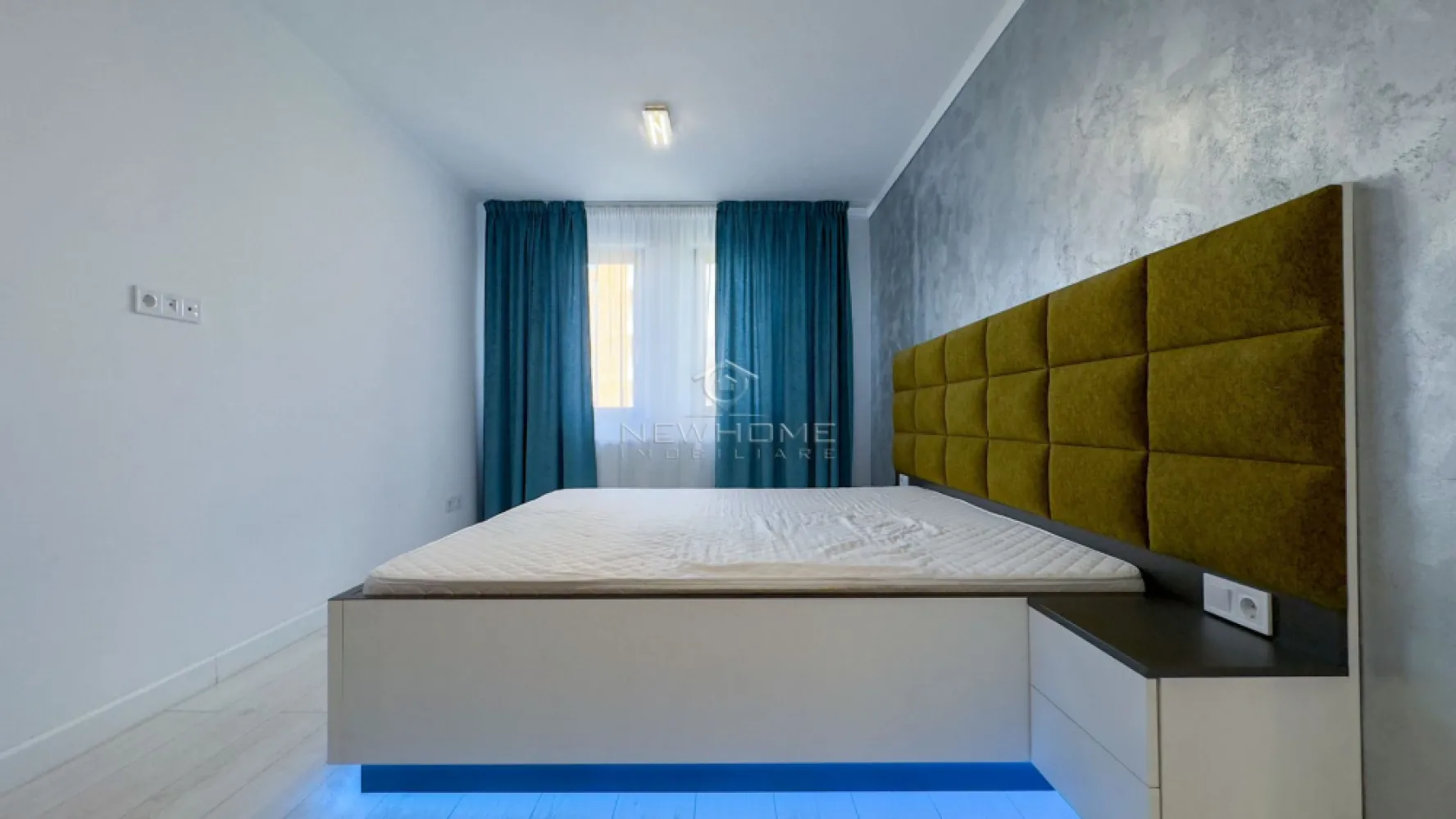 Apartament 2 camera Gheorgheni, Park Lake Iulius Mall - NewHOME Imobiliare ofera in EXCLUSIVITATE spre inchiriere un apartament modern cu 2 camere semidecomandate, suprafata utila de 55 mp + 5 mp balcon, amplasat la etajul 5 din 10 al unui imobil finalizat in anul 2017, ansamblul residential Park Lake 1. Apartamentul este compus din: hol, baie, dormitor, living, balcon, debara, bucatarie. Pentru confortul Dvs. se inchiriaza complet mobilat si utilat, dotat cu centrala termica proprie, electrocasnice de buna calitate. Obtional loc de paracre subteran 60 euro/luna. Avand in vedere poziția si avantajele zonei este una de interes maxim, datorita pozitionarii fiind in apropiere de centru comercial Iulius Mall, Business centre, facultatea FSEGA, Porsche Engineering, baza Sportiva, Iulius Park, etc. Pentru mai multe informatii si pentru a programa o vizionare, contactati-ne cu incredere!