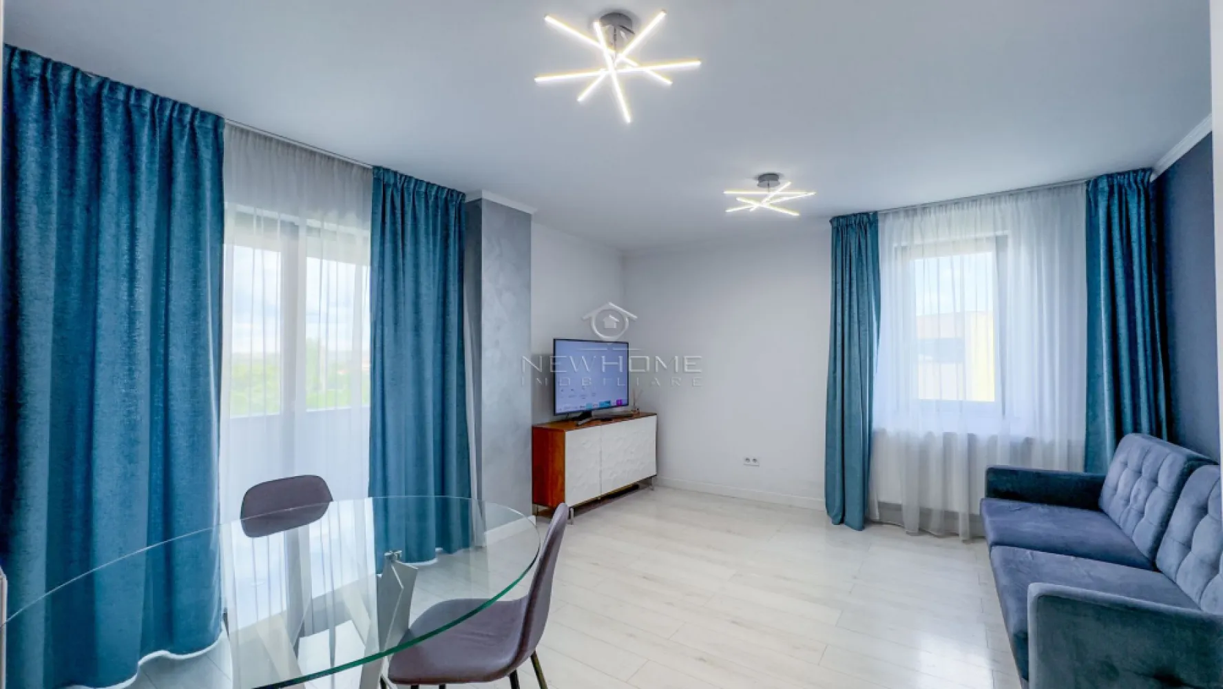 Apartament 2 camera Gheorgheni, Park Lake Iulius Mall - NewHOME Imobiliare ofera in EXCLUSIVITATE spre inchiriere un apartament modern cu 2 camere semidecomandate, suprafata utila de 55 mp + 5 mp balcon, amplasat la etajul 5 din 10 al unui imobil finalizat in anul 2017, ansamblul residential Park Lake 1. Apartamentul este compus din: hol, baie, dormitor, living, balcon, debara, bucatarie. Pentru confortul Dvs. se inchiriaza complet mobilat si utilat, dotat cu centrala termica proprie, electrocasnice de buna calitate. Obtional loc de paracre subteran 60 euro/luna. Avand in vedere poziția si avantajele zonei este una de interes maxim, datorita pozitionarii fiind in apropiere de centru comercial Iulius Mall, Business centre, facultatea FSEGA, Porsche Engineering, baza Sportiva, Iulius Park, etc. Pentru mai multe informatii si pentru a programa o vizionare, contactati-ne cu incredere!