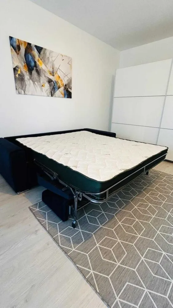 De închiriat studio Residence 5 Pipera - Închiriez studio mobilat în complexul Residence 5 Pipera, situat la etajul 2, în apropierea centrului comercial Pipera Plaza.
 Studioul este la prima închiriere, amplasarea sa oferind acces rapid către centrele comerciale, restaurante și săli de fitness.
Complexul beneficiază de supraveghere video și pază, sistemul de încălzire fiind asigurat de centrala proprie cu contorizare individuală.