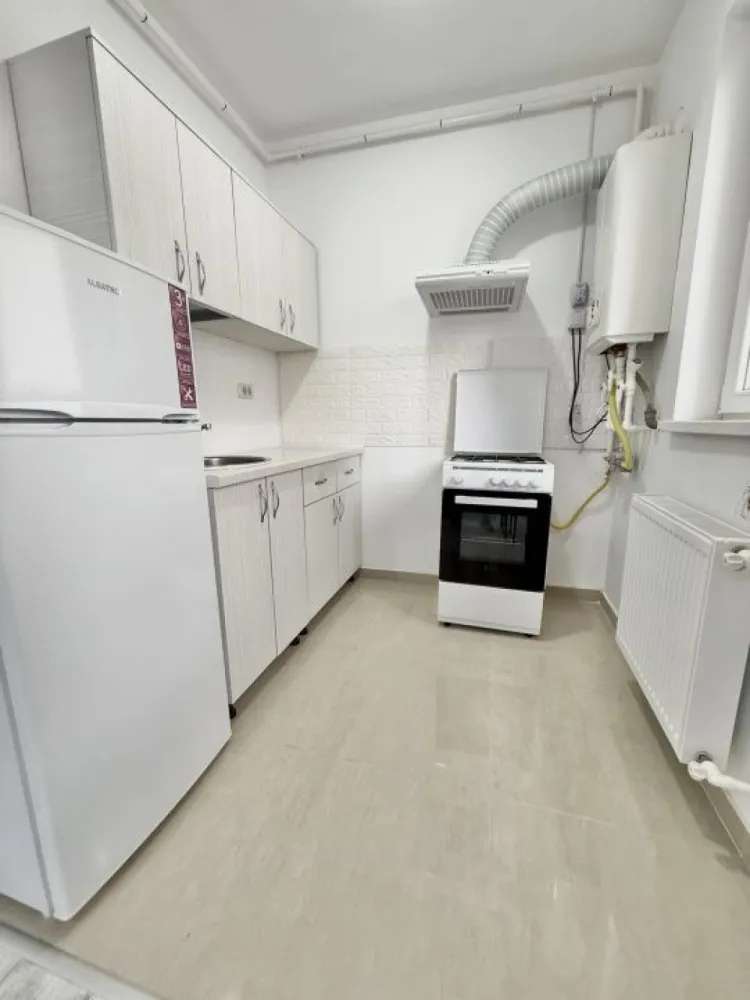 Garsoniera complet mobilata si utilata Militari Residence Tineretului - Oferta de vanzare garsoniera complet mobilata si utilata, situata la etajul 2 al unui bloc cu 8 etaje, zona Militari Residence, strada Tineretului 35 bis. Disponibila pentru mutare imediata. Se accepta plata din surse proprii (cash), credit ipotecar si credit prima casa. Detalii suplimentare la numarul din anunt.