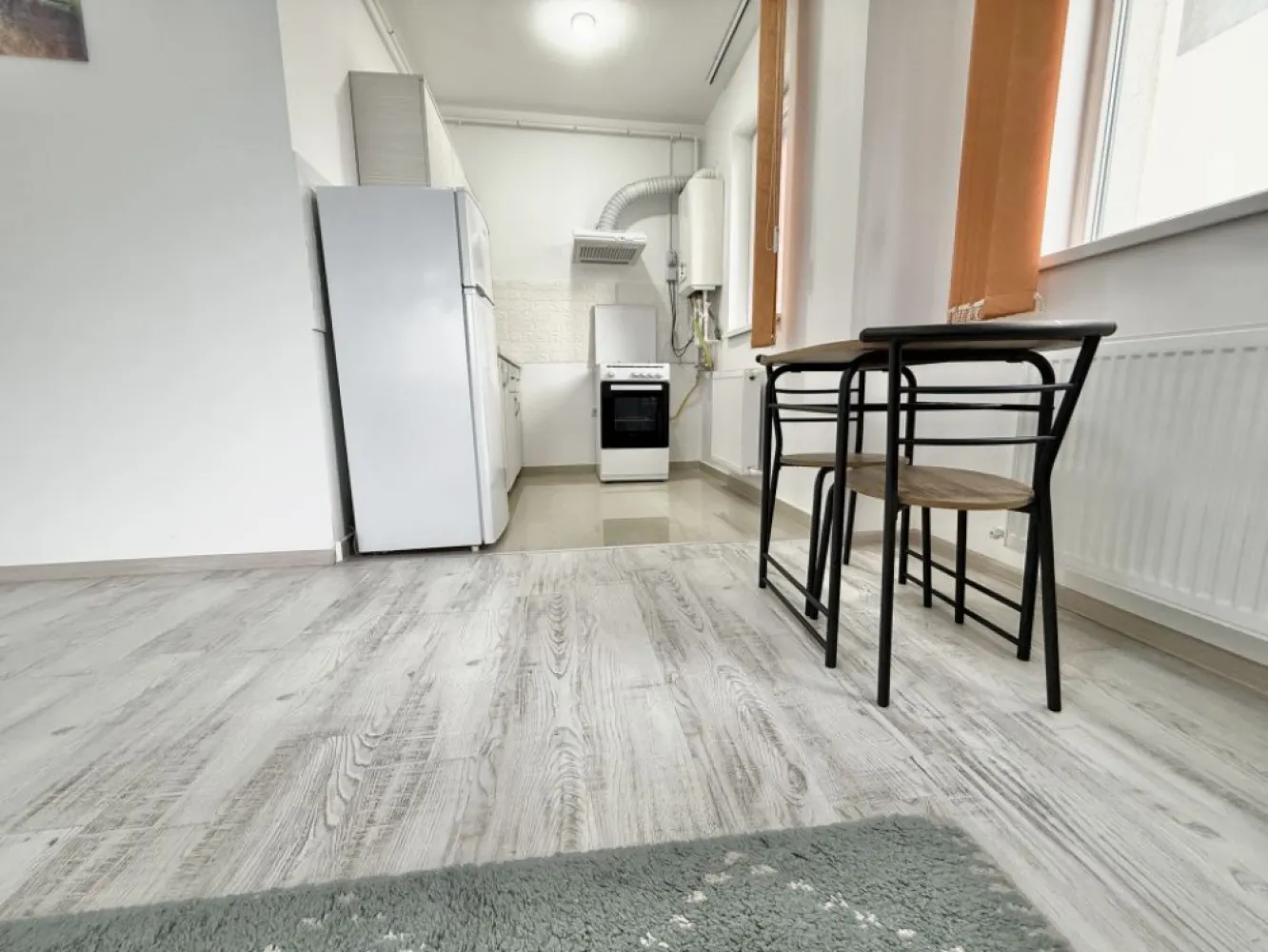 Garsoniera complet mobilata si utilata Militari Residence Tineretului - Oferta de vanzare garsoniera complet mobilata si utilata, situata la etajul 2 al unui bloc cu 8 etaje, zona Militari Residence, strada Tineretului 35 bis. Disponibila pentru mutare imediata. Se accepta plata din surse proprii (cash), credit ipotecar si credit prima casa. Detalii suplimentare la numarul din anunt.