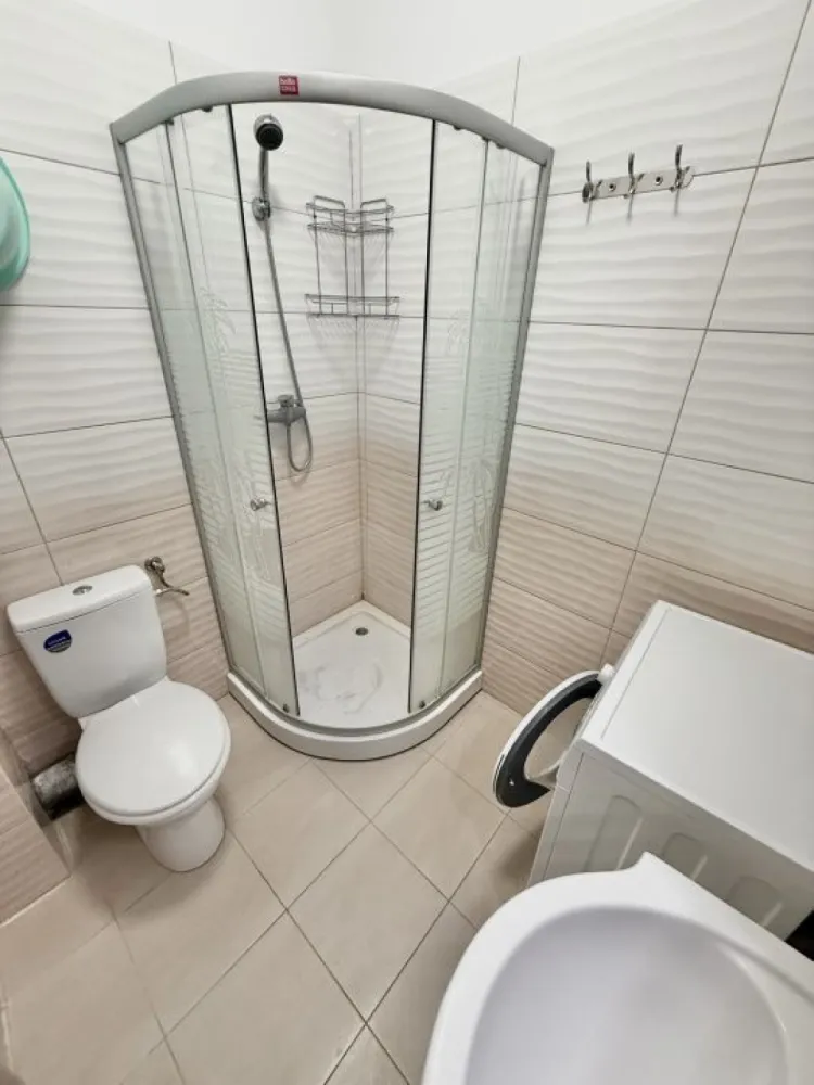 Garsoniera complet mobilata si utilata Militari Residence Tineretului - Oferta de vanzare garsoniera complet mobilata si utilata, situata la etajul 2 al unui bloc cu 8 etaje, zona Militari Residence, strada Tineretului 35 bis. Disponibila pentru mutare imediata. Se accepta plata din surse proprii (cash), credit ipotecar si credit prima casa. Detalii suplimentare la numarul din anunt.