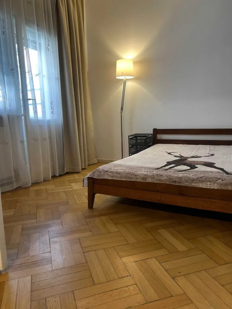 Apartament 2 camere Izvor-Cismigiu - Apartament 2 camere, 45 mp, balcon/terasa 11 mp, et 6/7, bucatarie open, renovat recent, utilat/mobilat, CT proprie, CATV, baie cu dus, AC living, langa parc/metrou Izvor si Cismigiu, 5 minute Universitate, Centrul Vechi, excelent pentru o persoana sau cuplu.