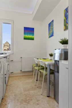 BRASADAS vinde Studio Lux Etaj 9/9 40mp Piata Romana.