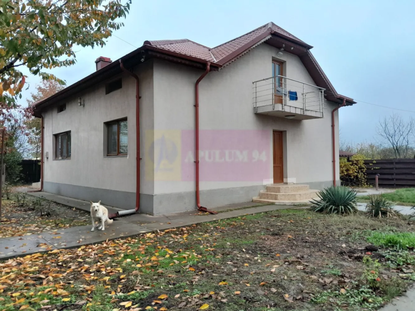 ISLAZ / IF - CASA P+1 (7 CAM) DE VANZARE - Compania Imobiliara Apulum94 are deosebita placere sa va propuna spre vanzare o casa individuala situata pe strada Doina nr. 1A, in sat Islaz, com. Branesti, judetul Ilfov, o proprietate ideala pentru cei care cauta liniste, spatiu si acces facil catre capitala; casa este situata la doar 25 km de Bucuresti (30 min cu masina).

Proprietatea are o suprafata utila de 300 mp si un teren generos de 1500 mp, fiind ideala pentru familii cu copii mici care cauta o proprietate versatila , aproape de zona metropolitana care sa ofere la pachet liniste / intimitate, spatiu si confort optim.

Casa este construita pe formula P+1 (receptia lucrarilor in 2010) fiind compusa din 7 camere, avand 6 dormitoare si un living spatios la parter, bucataria este complet mobilata amenajata in incapere inchisa,; baie amenajata pe fiecare nivel.

Pentru incalzire iarna si apa calda curenta exista instalata o centrala termica pe gaz; este instalata incalzire in partoseala. Casa este racordata la utilitatile de baza: apa, canalizare, cuent electric si gaze.

Casa are urmatoarele facilitati: 
- bucatarie vara
- garaj
-doua magazii
-beci
-foisor amplasat deasupra beciului

Cateva specificatii tehnice generale/dotari:

- structura de rezistenta: stalpi beton armat, planseu beton armat
- zidarie exterioara si compartimentari interioare cu caramida
- geamuri termopan profil PVC,
- termoizolare exterioara cu polistiren + tencuiala decorativa

Sunt disponibile 2 locuri de parcare in curte.

Mentionez ca pretul casei este usor negociabil.

Comision la cumpararator: 0!

Pentru detalii suplimentare, ma puteti contacta la 0.7.3.3.6.8.3.4.5.6.

Agent imobiliar: Aurelian Popescu
Apulum94 - Un partener de cursa lunga!