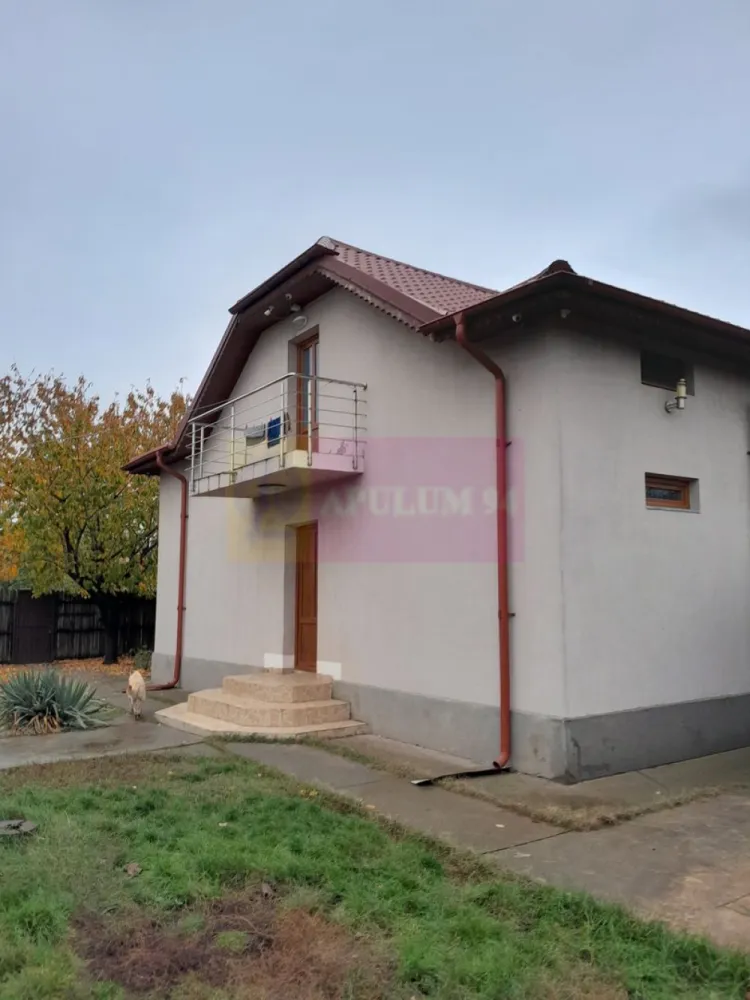 ISLAZ / IF - CASA P+1 (7 CAM) DE VANZARE - Compania Imobiliara Apulum94 are deosebita placere sa va propuna spre vanzare o casa individuala situata pe strada Doina nr. 1A, in sat Islaz, com. Branesti, judetul Ilfov, o proprietate ideala pentru cei care cauta liniste, spatiu si acces facil catre capitala; casa este situata la doar 25 km de Bucuresti (30 min cu masina).

Proprietatea are o suprafata utila de 300 mp si un teren generos de 1500 mp, fiind ideala pentru familii cu copii mici care cauta o proprietate versatila , aproape de zona metropolitana care sa ofere la pachet liniste / intimitate, spatiu si confort optim.

Casa este construita pe formula P+1 (receptia lucrarilor in 2010) fiind compusa din 7 camere, avand 6 dormitoare si un living spatios la parter, bucataria este complet mobilata amenajata in incapere inchisa,; baie amenajata pe fiecare nivel.

Pentru incalzire iarna si apa calda curenta exista instalata o centrala termica pe gaz; este instalata incalzire in partoseala. Casa este racordata la utilitatile de baza: apa, canalizare, cuent electric si gaze.

Casa are urmatoarele facilitati: 
- bucatarie vara
- garaj
-doua magazii
-beci
-foisor amplasat deasupra beciului

Cateva specificatii tehnice generale/dotari:

- structura de rezistenta: stalpi beton armat, planseu beton armat
- zidarie exterioara si compartimentari interioare cu caramida
- geamuri termopan profil PVC,
- termoizolare exterioara cu polistiren + tencuiala decorativa

Sunt disponibile 2 locuri de parcare in curte.

Mentionez ca pretul casei este usor negociabil.

Comision la cumpararator: 0!

Pentru detalii suplimentare, ma puteti contacta la 0.7.3.3.6.8.3.4.5.6.

Agent imobiliar: Aurelian Popescu
Apulum94 - Un partener de cursa lunga!