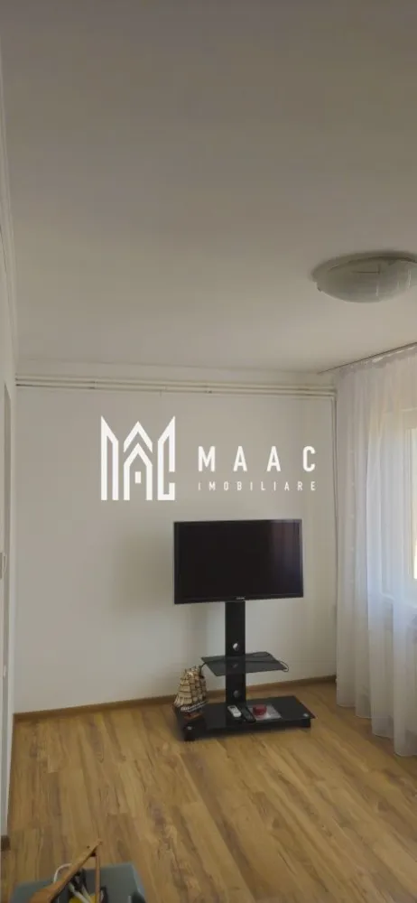 Apartament 2 camere | Ostroveni | etaj 4 | 42 mp | - MAAC Imobiliare vă propune spre vânzare un apartament cu 2 camere, situat în cartierul Ostroveni, zona C-uri, o locație apreciată pentru accesibilitate, liniște și proximitatea față de principalele facilități urbane. Proprietatea este ideală atât pentru locuință proprie, cât și pentru investiție, fiind complet utilată și pregătită pentru mutare.
Caracteristici:
Apartament cu 2 camere
Suprafață utilă: 42 mp
Situat la etajul 4 din 4
Amplasat în zona C-uri – Ostroveni
Recent zugrăvit
Costuri reduse de întreținere datorită contorizării individuale
Ideal pentru locuit sau închiriere
Compartimentare:
Living luminos
Dormitor
Bucătărie
Baie
Hol
Balcon închis cu tâmplărie PVC
Dotări:
Contorizare individuală cu gigacalorimetru
Ferestre cu geam termopan
Balcon închis cu tâmplărie termopan
Uși interioare din PVC cu tâmplărie termopan
Ușă metalică la intrare
Parchet
Gresie și faianță
Bucătărie mobilată
Aragaz și cuptor electric noi
Frigider
Mașină de spălat
Televizor
Aer condiționat
Se vinde complet utilat
Avantaje:
Apartament întreținut și pregătit pentru mutare imediată
Etaj superior, cu lumină naturală din abundență și intimitate
Cheltuieli reduse de întreținere datorită sistemului individual de contorizare
Zonă liniștită, cu acces rapid către magazine, școli, mijloace de transport și alte puncte de interes
Potrivit atât pentru o persoană singură sau un cuplu, cât și pentru investiție în vederea închirierii
Această proprietate reprezintă o oportunitate excelentă pentru cei care își doresc un apartament complet echipat, bine întreținut și amplasat într-una dintre cele mai căutate zone din Ostroveni.
Pentru mai multe informații și programarea unei vizionări, echipa MAAC Imobiliare vă stă la dispoziție.ID 3169063