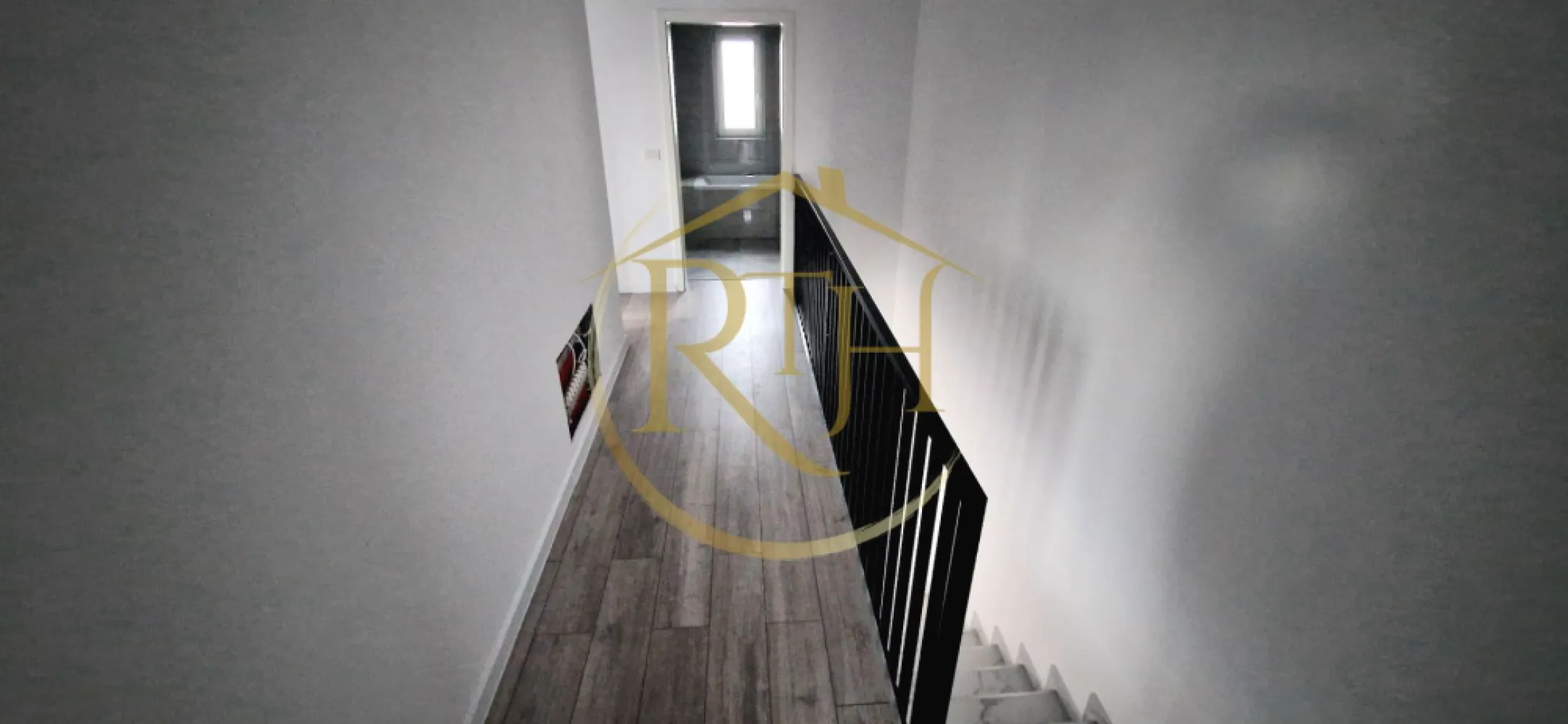 Duplex de vanzare cu 4 camere,2 bai,250 mp teren-Mosnita Veche zona Centrala.