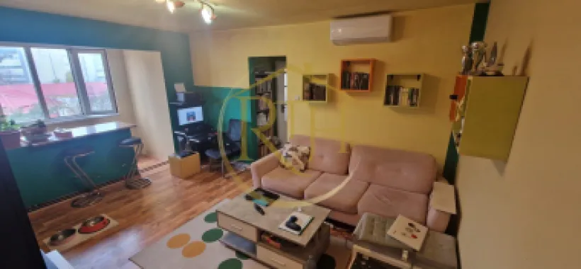 Vand apartament cu 4 camere in zona spitalul judetean,comision ,,0''