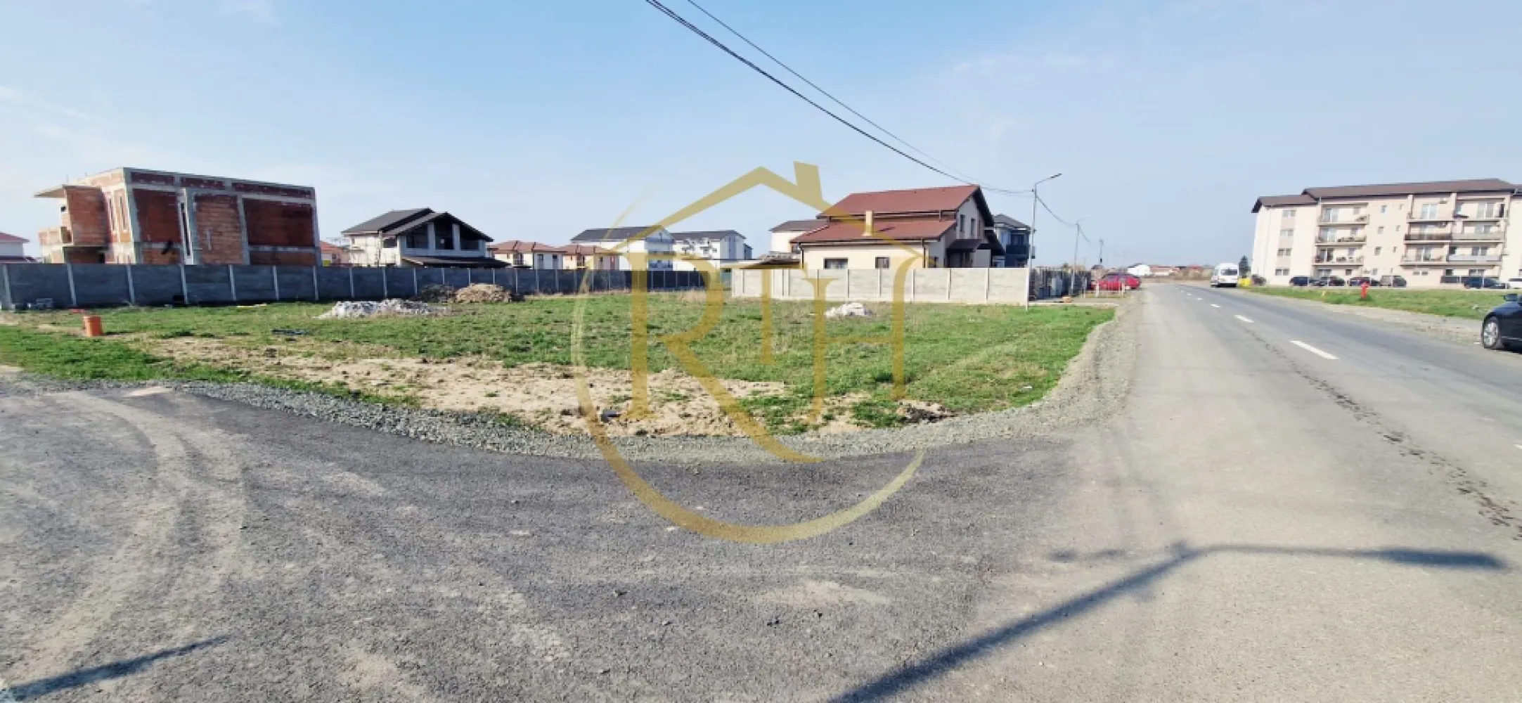Vand teren intravilan cu proiect si autorizatie de constructie in Giroc - Vă prezentăm o proprietate cu adevărat valoroasă, ideală pentru construcția unei locuințe moderne sau pentru investiție sigură: teren intravilan în suprafață de 454 mp, poziționat excelent, cu 3 fronturi stradale, dintre care frontul principal măsoară 17 ml.

Unul dintre marile avantaje ale acestui teren este faptul că se vinde cu autorizație de construcție valabilă și proiect complet inclus, pentru o locuință cu regim de înălțime P + M (parter + mansardă) – ceea ce permite demararea imediată a construcției, fără întârzieri sau costuri suplimentare pentru documentație.

Caracteristici și beneficii:

Suprafață teren: 454 mp
Front stradal principal: 17 ml
3 fronturi stradale – acces facil și versatilitate în proiectare
Toate utilitățile la limita proprietății (apă, gaz, curent, canalizare)
Autorizație de construcție inclusă
Proiect complet inclus în preț

Regim urbanistic:

Regim de înălțime: P + 1E + M

Destinație: locuință individuală sau duplex

POT: 35%

CUT: 1.05

Datorită poziționării și configurației, terenul oferă multiple posibilități de dezvoltare, fiind potrivit atât pentru locuință personală, cât și pentru proiecte imobiliare.

Preț: 125.000 euro (negociabil)/ nu se plateste comision.

Pentru informații suplimentare sau programarea unei vizionări, vă stăm la dispoziție.
Investiție sigură, cu toate etapele pregătite pentru construcție!

Proprietate reprezentată de RealTimHouse.ro - Un pas spre un loc doar al tău!