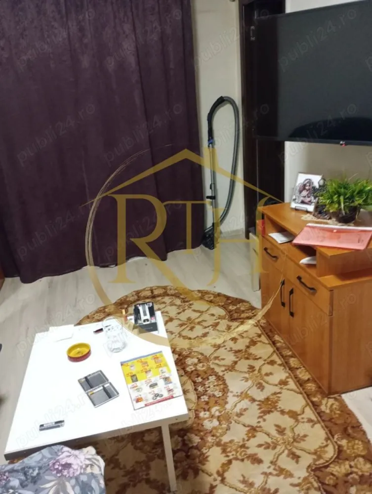 Oferim spre vanzare garsoniera, situata la etajul 2, zona Dambovita - Oferim spre vanzare, garsoniera situata la etajul 2 din 4 in zona Dambovita, foarte aproape de Lidl, Piata Flavia, Aurora si mijloace de transport in comun . Garsoniera este compus din hol intrare, camera, baie cu cabina de dus, bucatarie separata, avand suprafata utila de aproximativ 22 mp . 
Se vinde semi-mobilata si utilata . 
Pret : 45500 euro usor negociabil .