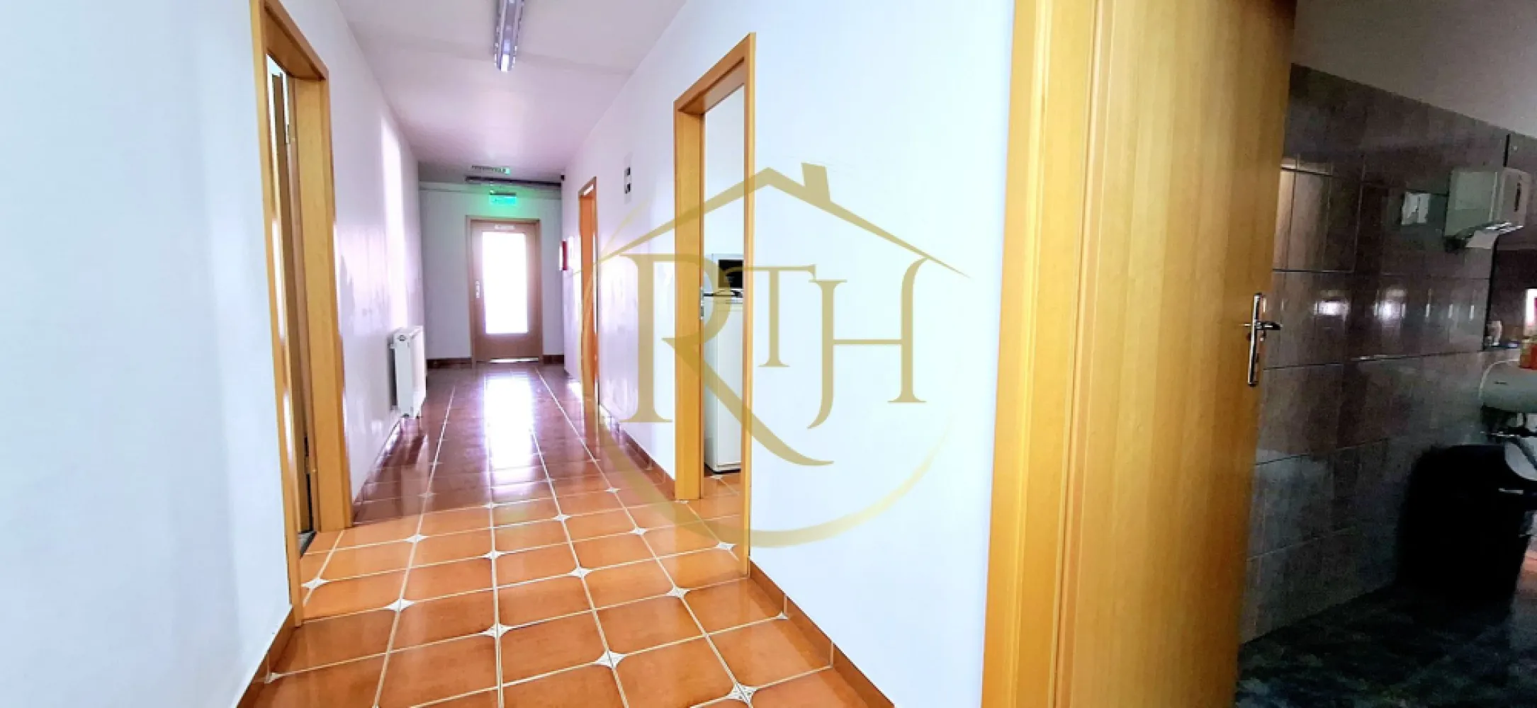 Oferim spre inchiriere spatii pentru birouri, zona Soarelui, Parcare privata