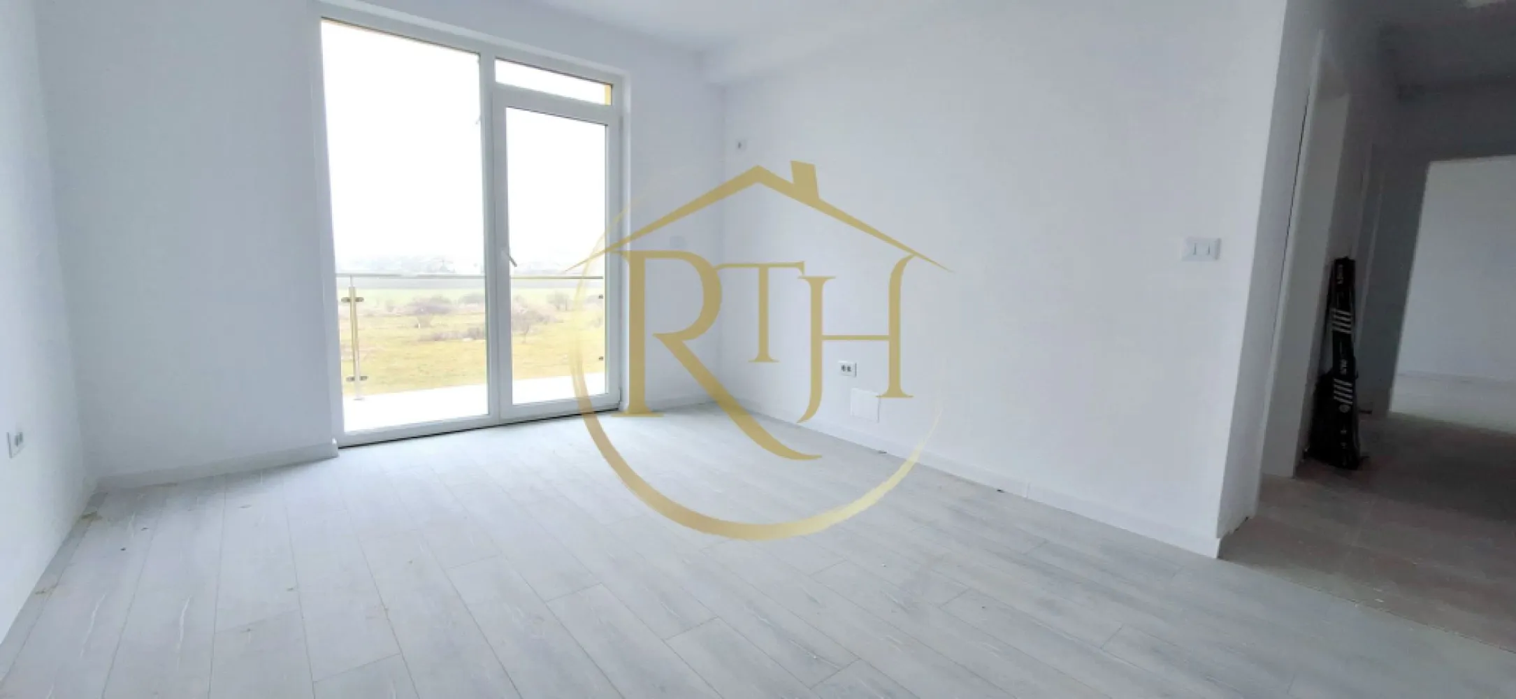 Apartamente de vanzare, Complex Premium Residence, 0% Comision pt cumparator - Avem deosebita placere de a va oferi spre vanzare, direct de la dezvoltator Premium Residence, aparamente cu 1 camera, 2 camere si 3 camere, situate in cel mai nou complex rezidential de pe strada Neptu din Giroc, complex in plina dezvoltare .
Apartamentele se predau la cheie, finisaje de lux de cea mai buna calitate si compartimentare eficienta care satisface toate nevoile clientilor nostri ( decomandate sau semidecomandate ), spatiile sunt generoase si cu multa lumina naturala.
Complexul Premium Residence se afla pe strada Neptun, in apropiere de Centre Comerciale, magazine si supermarket.uri precum, Profi, Lidl, Mega, sali se sport, Spitalul Judetean, Scoala, Benzinaria Eso mijloc de transport in comun si multe altele .
Constructia este din caramida poroterm, izolatie eficienta, geamuri termopan, iar confortul termic este asigurat cu ajutorul centralei pe gaz si incalzire in pardoseala .
Suprafata utila a apartamentelor este de 34 mp pentru cele cu o camera, iar incepand de la 48 mp cele cu 2 camere, 3 camere 58 mp .
Locuitorii complexului Premium Residence beneficieaza la achizitionarea unui apartament si de un loc de parcare GRATUIT, loc de joaca pentru copii, parcuri, suport pentru biciclete, iluminat stradal si supraveghere video pentru fiecare imobil .
Acceptăm orice tip de credit bancar şi oferim GRATUIT consultanţă în vederea obţinerii unui credit pentru achiziţionarea imediată a unui apartament din complexul Premium Residence .
Preturile incep de la : - 1 camera - intre 34mp si 37 mp - 63000 euro pana la 71000 euro vandute .
- 2 camere - de la 43 mp la 57 mp - intre 79500 euro pana la 94000 euro
- 3 camere - 58 mp - 101000 euro .
Vizionare Online : https://youtu.be/GqRQo-mls4M?feature=shared