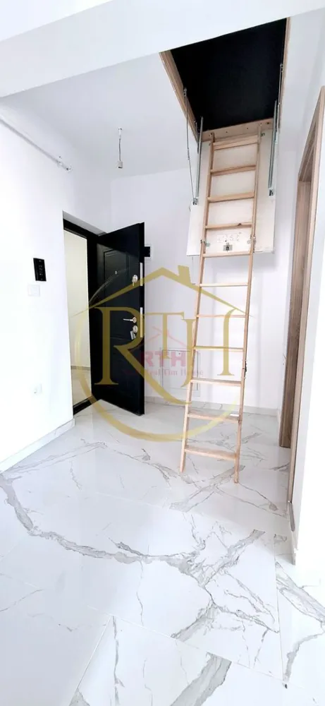 Oferim spre vanzare apartamente cu 1 camera, situate in Giroc, 0% Comision - Avem deosebita placere de a va oferi spre vanzare, direct de la dezvoltator Premium Residence, aparamente cu 1 camera, 2 camere si 3 camere, situate in cel mai nou complex rezidential din zona Calea Urseni, complex in plina dezvoltare .
Apartamentele se predau la cheie, finisaje de lux de cea mai buna calitate si compartimentare eficienta care satisface toate nevoile clientilor nostri ( decomandate sau semidecomandate ), spatiile sunt generoase si cu multa lumina naturala.
Complexul Premium Residence se afla in zona Calea Urseni, in apropiere de Centre Comerciale, magazine si supermarket.uri precum, Profi, Lidl, Mega, Continental .
Constructia este din caramida poroterm, izolatie eficienta, geamuri termopan, iar confortul termic este asigurat cu ajutorul centralei pe gaz si incalzire in pardoseala .
Locuitorii complexului Premium Residence beneficieaza la achizitionarea unui apartament si de un loc de parcare GRATUIT, loc de joaca pentru copii, parcuri, suport pentru biciclete, iluminat stradal si supraveghere video pentru fiecare imobil .
Acceptăm orice tip de credit bancar şi oferim GRATUIT consultanţă în vederea obţinerii unui credit pentru achiziţionarea imediată a unui apartament din complexul Premium Residence .
Preturile incep de la : - 1 camera - 37 mp - 71500 euro
- 2 camere - de la 43 mp la 50 mp - intre 79500 euro pana la 90000 euro
- 3 camere - 58 mp - 101000 euro .
Acum poti viziona si online accesand link.ul de youtube : https://youtu.be/nkzuvt3jXDA?feature=shared
Proprietatre reprezentata de RealTimHouse.ro - Un pas spre un loc doar al tau !
Va asteptam cu drag la o vizionare .