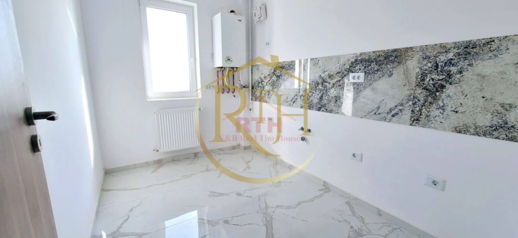 Oferim spre vanzare apartamente cu 1 camera, situate in Giroc, 0% Comision - Avem deosebita placere de a va oferi spre vanzare, direct de la dezvoltator Premium Residence, aparamente cu 1 camera, 2 camere si 3 camere, situate in cel mai nou complex rezidential din zona Calea Urseni, complex in plina dezvoltare .
Apartamentele se predau la cheie, finisaje de lux de cea mai buna calitate si compartimentare eficienta care satisface toate nevoile clientilor nostri ( decomandate sau semidecomandate ), spatiile sunt generoase si cu multa lumina naturala.
Complexul Premium Residence se afla in zona Calea Urseni, in apropiere de Centre Comerciale, magazine si supermarket.uri precum, Profi, Lidl, Mega, Continental .
Constructia este din caramida poroterm, izolatie eficienta, geamuri termopan, iar confortul termic este asigurat cu ajutorul centralei pe gaz si incalzire in pardoseala .
Locuitorii complexului Premium Residence beneficieaza la achizitionarea unui apartament si de un loc de parcare GRATUIT, loc de joaca pentru copii, parcuri, suport pentru biciclete, iluminat stradal si supraveghere video pentru fiecare imobil .
Acceptăm orice tip de credit bancar şi oferim GRATUIT consultanţă în vederea obţinerii unui credit pentru achiziţionarea imediată a unui apartament din complexul Premium Residence .
Preturile incep de la : - 1 camera - 37 mp - 71500 euro
- 2 camere - de la 43 mp la 50 mp - intre 79500 euro pana la 90000 euro
- 3 camere - 58 mp - 101000 euro .
Acum poti viziona si online accesand link.ul de youtube : https://youtu.be/nkzuvt3jXDA?feature=shared
Proprietatre reprezentata de RealTimHouse.ro - Un pas spre un loc doar al tau !
Va asteptam cu drag la o vizionare .