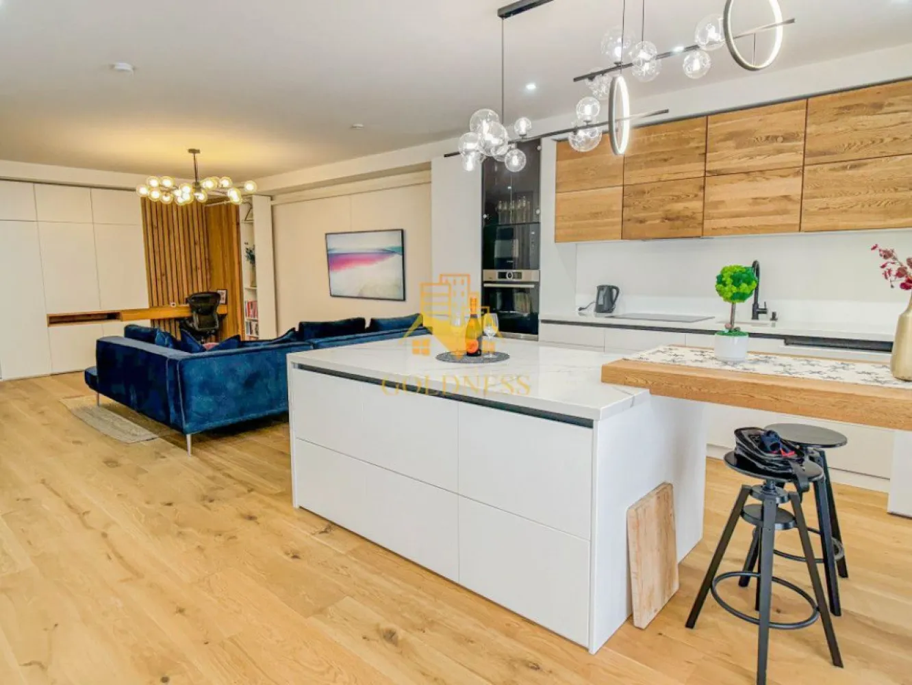 2 camere, premium, garaj, AC, Gheorgheni, zona Iulius Mall, FSEGA - GOLDNESS Imobiliare vă propune spre închiriere un apartament cu 2 camere complet mobilat și utilat, la etajul 2 într-un imobil de 7 etaje, în Cartierul Gheorgheni.
Se poate inchiria parcare contra cost!
Se află în apropierea stațiilor de transport în comun, magazine, restaurante, spații verzi, farmacii, etc. 

Apartamentul este compartimentat astfel:
 - dormitor cu pat matrimonial, dressing, noptiere
 - living cu bucatarie open space complet utilată, canapea extensibilă, loc de servit masa 
 - baie cu cabina de dus, calorifer port prosop și dulap pentru depozitare.
 - terasa de 18 mp.

Imobilul este dotat cu toate cele necesare- centrală proprie, mașină de spălat haine, frigider, plită electrică, hotă, etc. 

Dacă sunteți interesați de acest apartament și doriți să îl vizionați, dar și pentru alte oferte nu ezitați să ne contactați telefonic sau prin e-mail. Vă stăm la dispoziție!

Pentru intermediere se percepe un comision de 50% din prețul chiriei!