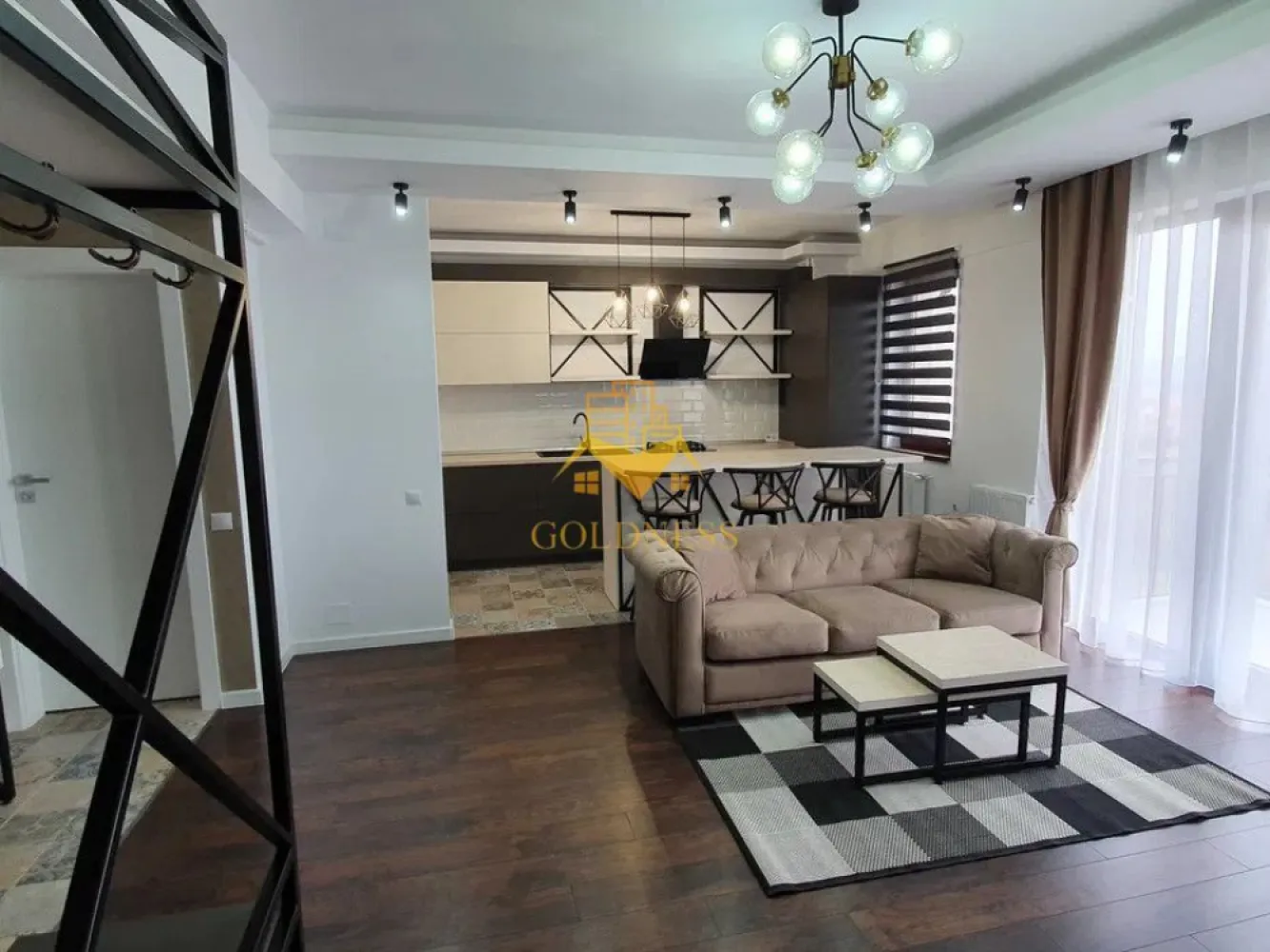 2 camere open space, Modern, parcare, Complex Luminia, Europa - GOLDNESS Imobiliare vă propune spre închiriere un apartament cu 2 camere open space, complet mobilat și utilat, la etajul 4 într-un imobil de 6 etaje, în Cartierul Europa.
Dispune de loc de parcare subteran! 
Se află în apropierea stațiilor de transport în comun, magazine, restaurante, spații verzi, farmacii, etc. 

Apartamentul este compartimentat astfel:
 - dormitor cu pat matrimonial, dressing, noptiere
 - living cu bucatarie open space complet utilată și mobilată, canapea extensibilă, loc de servit masa 
 - baie cu cabina de dus, calorifer port prosop și dulap pentru depozitare.
 - terasa de 14 mp.

Imobilul este dotat cu toate cele necesare- centrală proprie, frigider, aragaz, hotă, mașină de spălat haine, televizor, etc. 

Dacă sunteți interesați de acest apartament și doriți să îl vizionați, dar și pentru alte oferte nu ezitați să ne contactați telefonic sau prin e-mail. Vă stăm la dispoziție!
Pentru intermediere se percepe un comision de 50% din prețul chiriei!