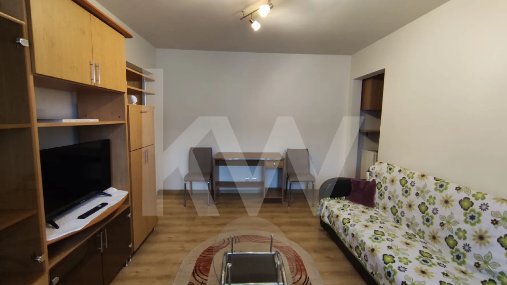 Apartament 2 camere · Str. Rahova · 50 mp · Etaj 4 - Oferim spre închiriere apartament cu 2 camere, situat pe str. Rahova, într-o zonă rezidențială liniștită, la câteva minute de Piața Rahova. Etaj 4, compartimentare semidecomandat, bucătărie separată.
Baia este finisată modern cu duș walk-in. Balconul oferă un spațiu de relaxare, iar pivnița asigură spațiu util de depozitare. Loc de parcare disponibil lângă bloc.
Caracteristici: dormitor · living · baie cu duș walk-in · bucătărie separată · balcon · pivniță · loc de parcare · semidecomandat
Vecinătăți: piață · școală · stații de autobuz · farmacii · magazine · zonă liniștită
Condiții: nu se acceptă animale de companie