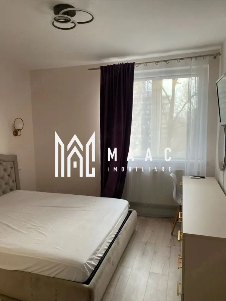 Apartament 2 camere decomandat | Hipodrom 1, Sibiu | 50 mp, balcon, etaj 4 - Apartament cu 2 camere decomandat, 50 mp utili, în Hipodrom 1, Sibiu, disponibil la închiriere cu 430 €/lună. Locuința este situată la etajul 4 și se predă complet mobilată și utilată, cu mutare imediată.

Detalii proprietate:
• Suprafață utilă: 50 mp, suprafață construită: 60 mp
• 2 camere, 1 dormitor, 1 baie, 1 bucătărie
• Compartimentare decomandată, confort 1.
• Etaj 4 din 4, imobil construit în 1991.
• 1 balcon acoperit.
• Finisaje moderne.
• Centrală termică proprie.
• Mașină de spălat rufe, mașină de spălat vase, frigider și cuptor cu microunde
• Două televizoare.
• Complet mobilat și complet utilat.

Zona Hipodrom I oferă acces facil către Lidl, farmacii, supermarketuri, mijloace de transport și alte facilități necesare pentru traiul de zi cu zi.
Pentru detalii suplimentare și programarea unei vizionări, contactați consultantul MAAC Imobiliare. Cod anunț CP3170453.